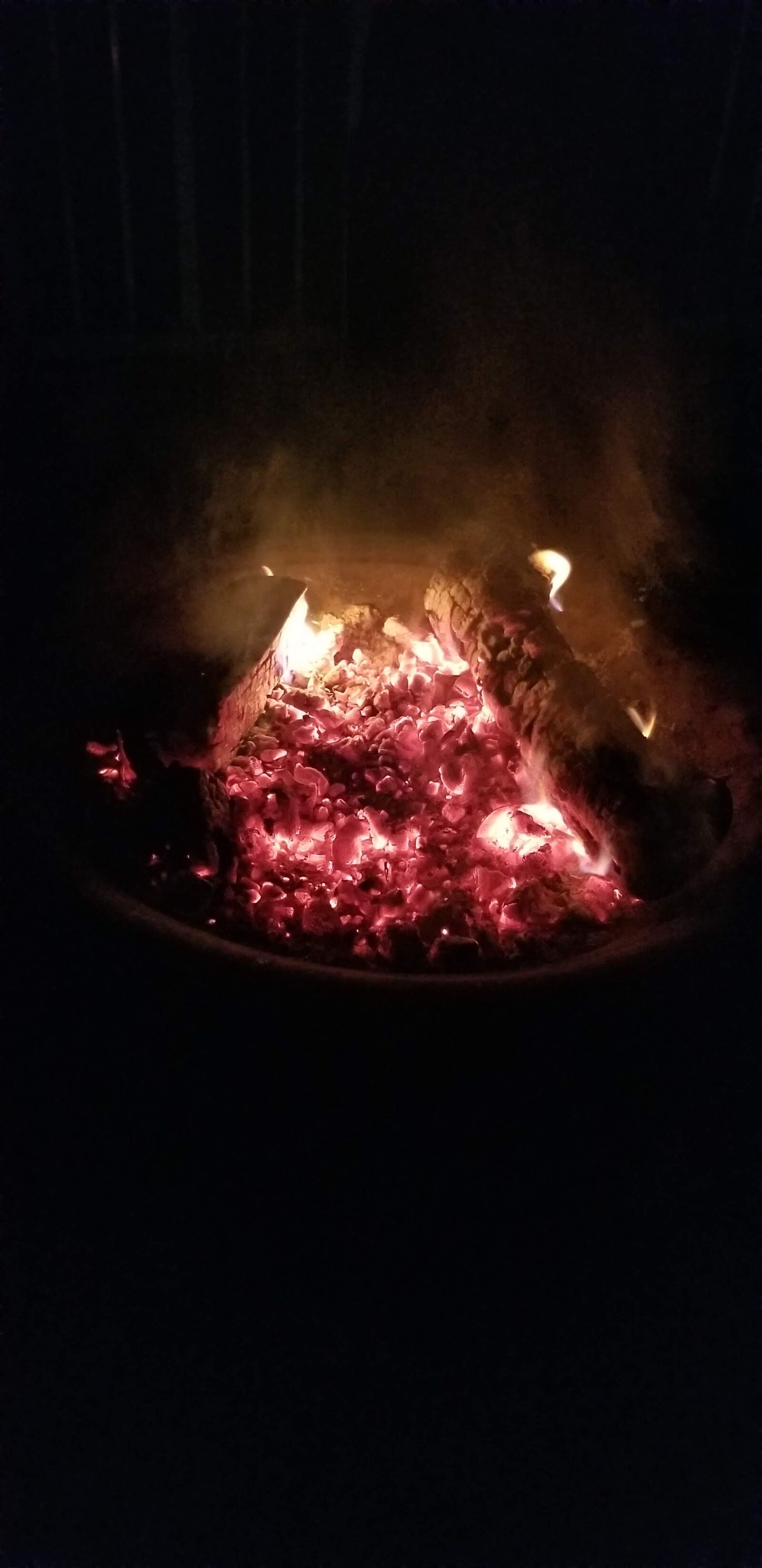 Samsung Galaxy S8 sample photo. Glowing fire, fire, camp photography