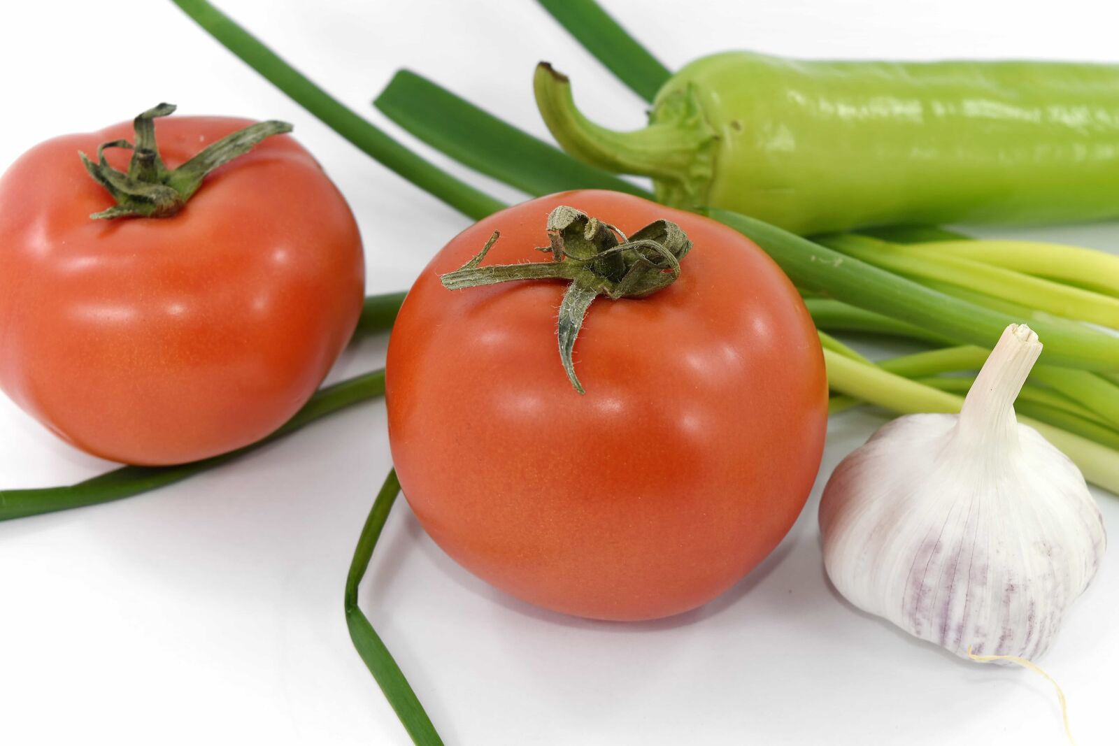 Nikon D5500 sample photo. Fresh, garlic, tomatoes, wild photography