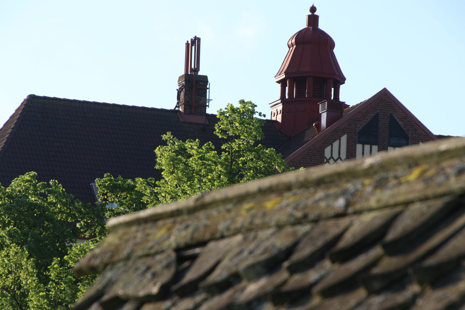 Canon EOS 7D Mark II sample photo. Blue, sky, building, buildings photography