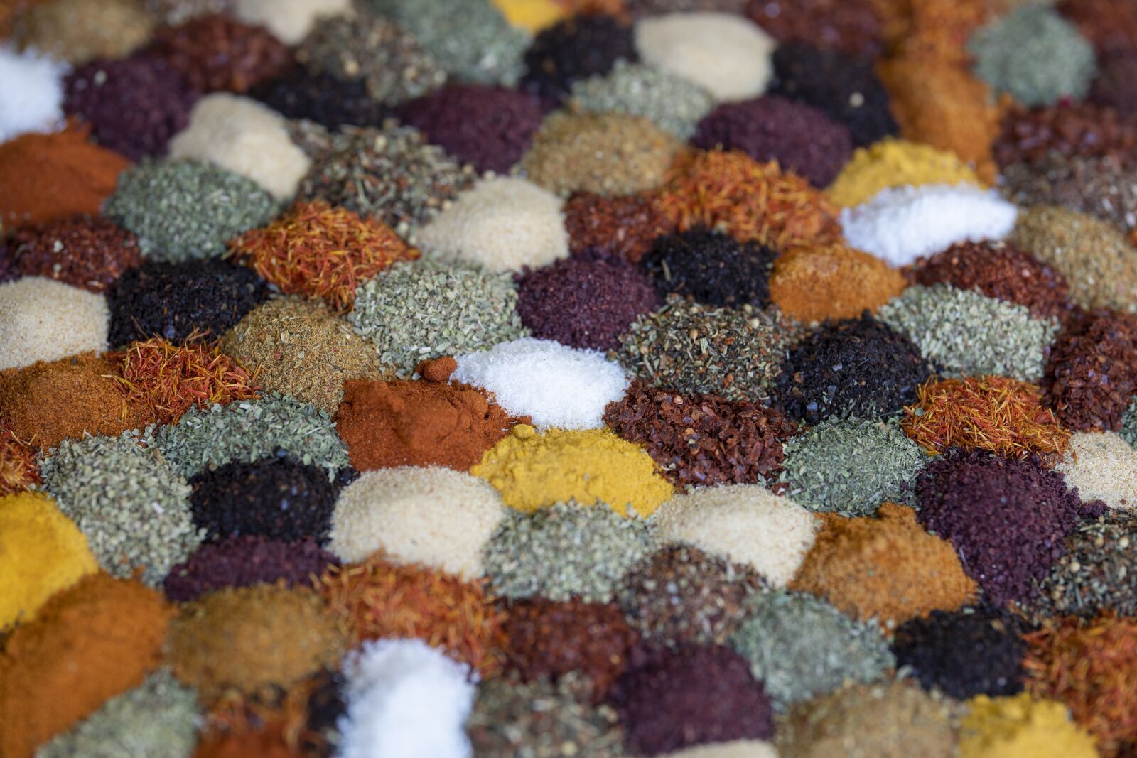 Canon RF 85mm F1.2L USM sample photo. Spice, sunday, market photography