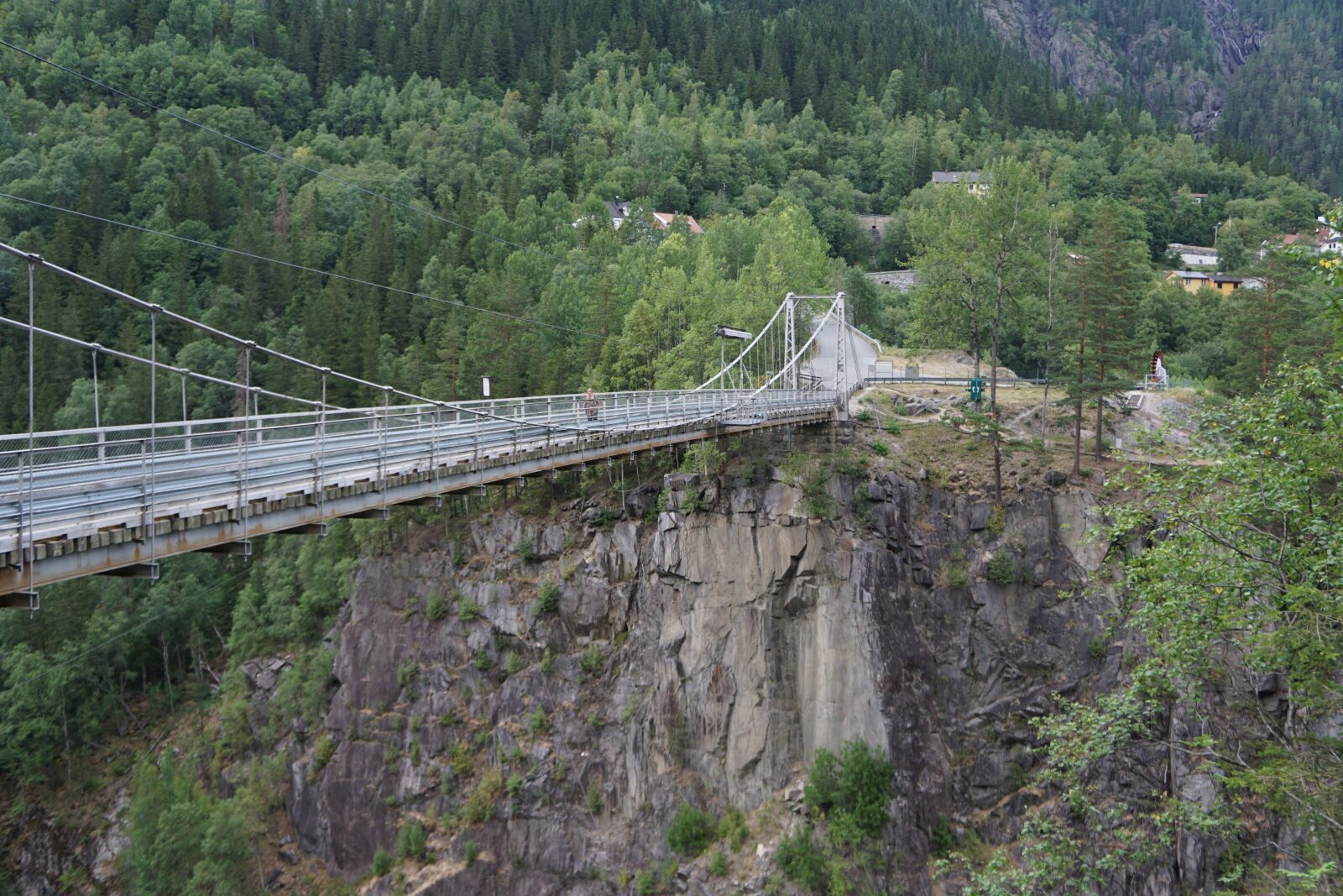 Sony a6000 + Sony E 18-55mm F3.5-5.6 OSS sample photo. Bridge, cliff, steep photography
