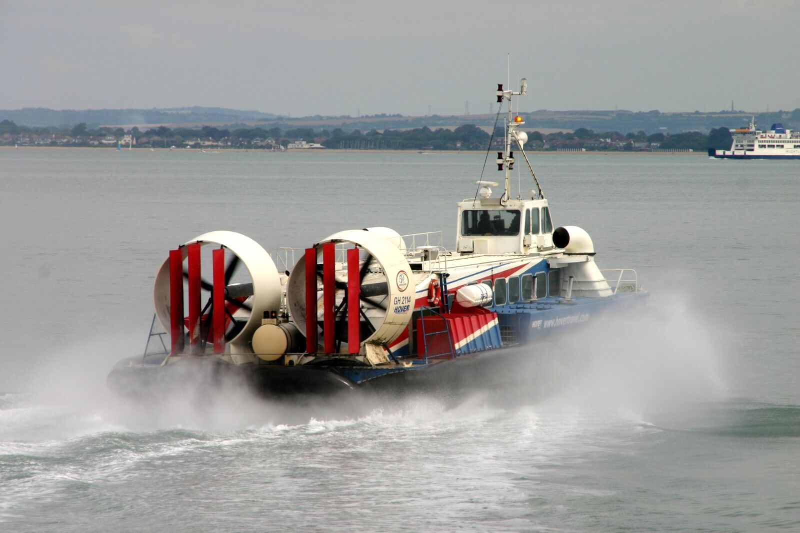 Canon EOS 300D (EOS Digital Rebel / EOS Kiss Digital) sample photo. Hovercraft, isle-of-wight, float photography