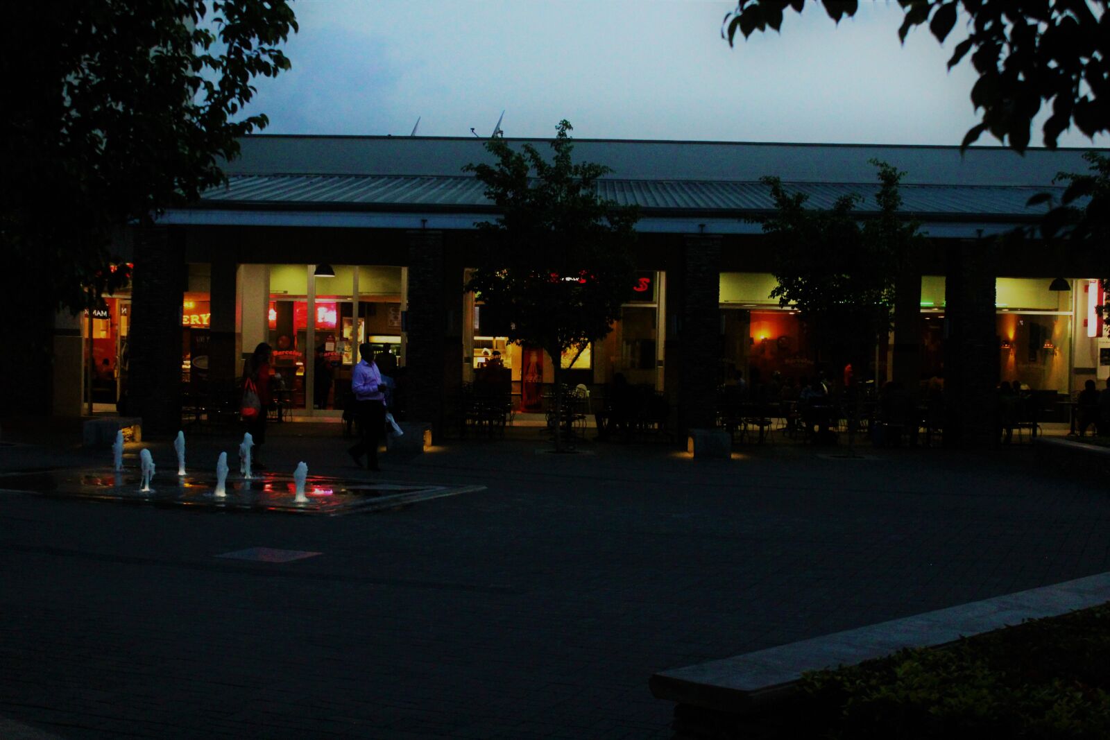 Canon EOS 600D (Rebel EOS T3i / EOS Kiss X5) sample photo. Accra, food, court, ghana photography