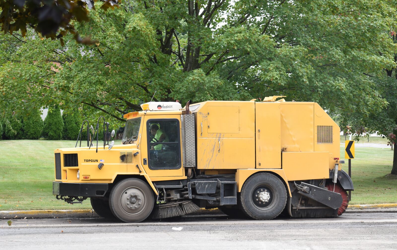 Nikon D5500 sample photo. Street cleaner, yellow, road photography