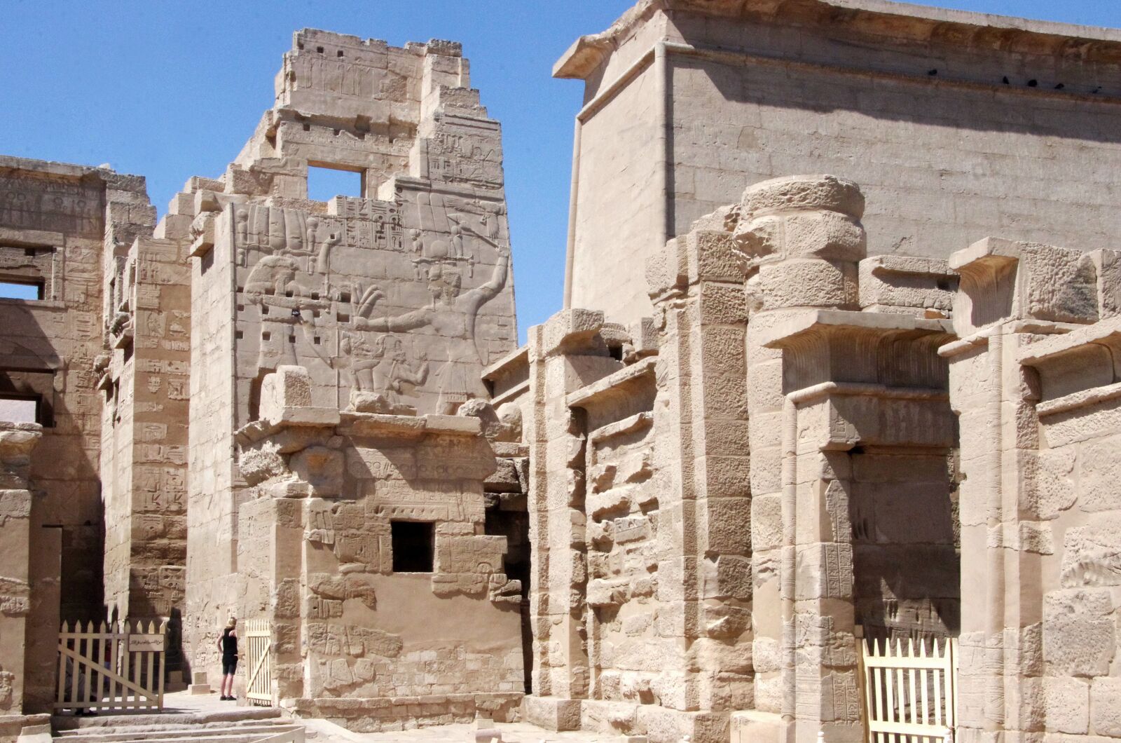 Pentax K-5 sample photo. Egypt, thebes, medinet-habu photography