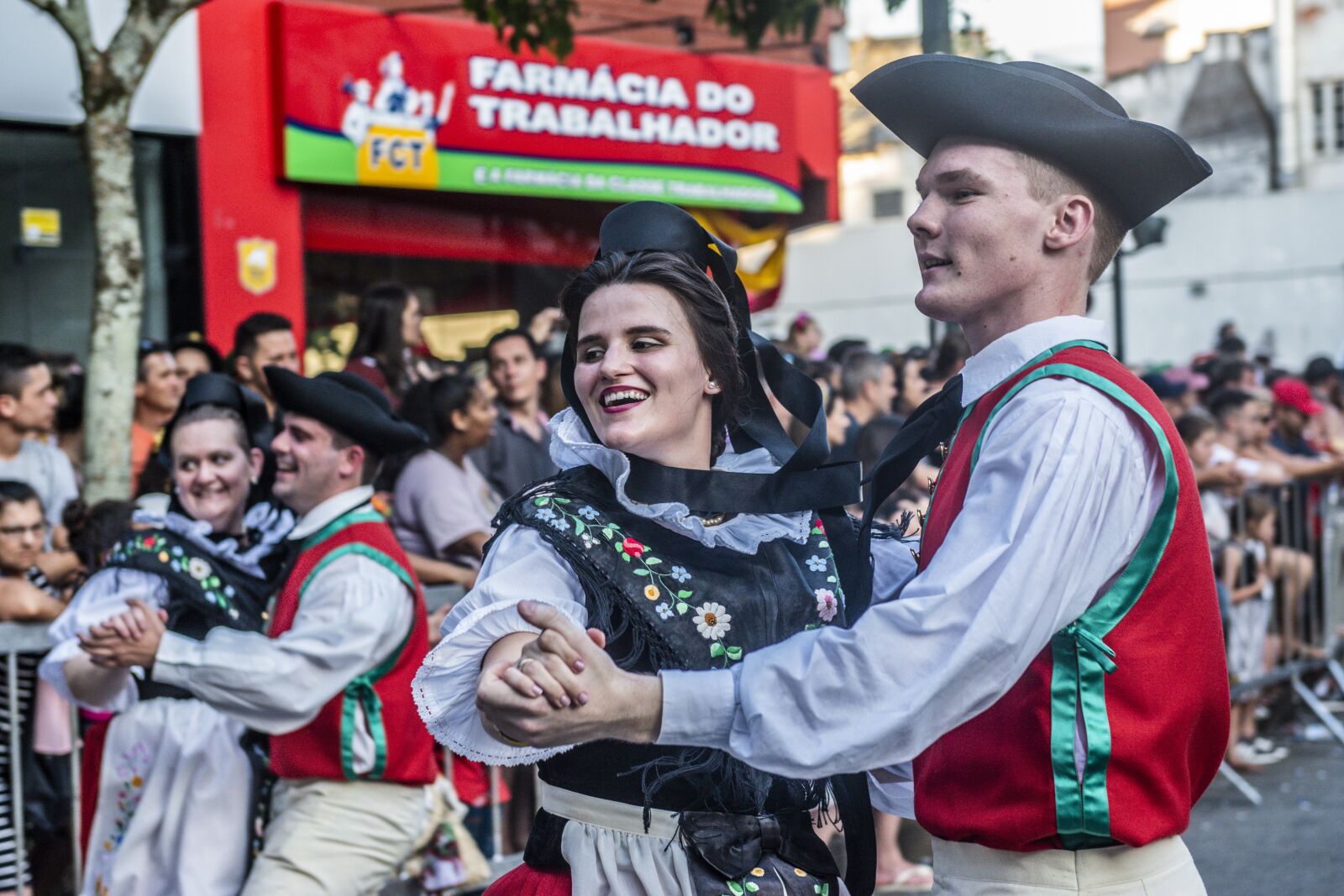 Nikon D5600 sample photo. Oktoberfest, dance, tradition photography