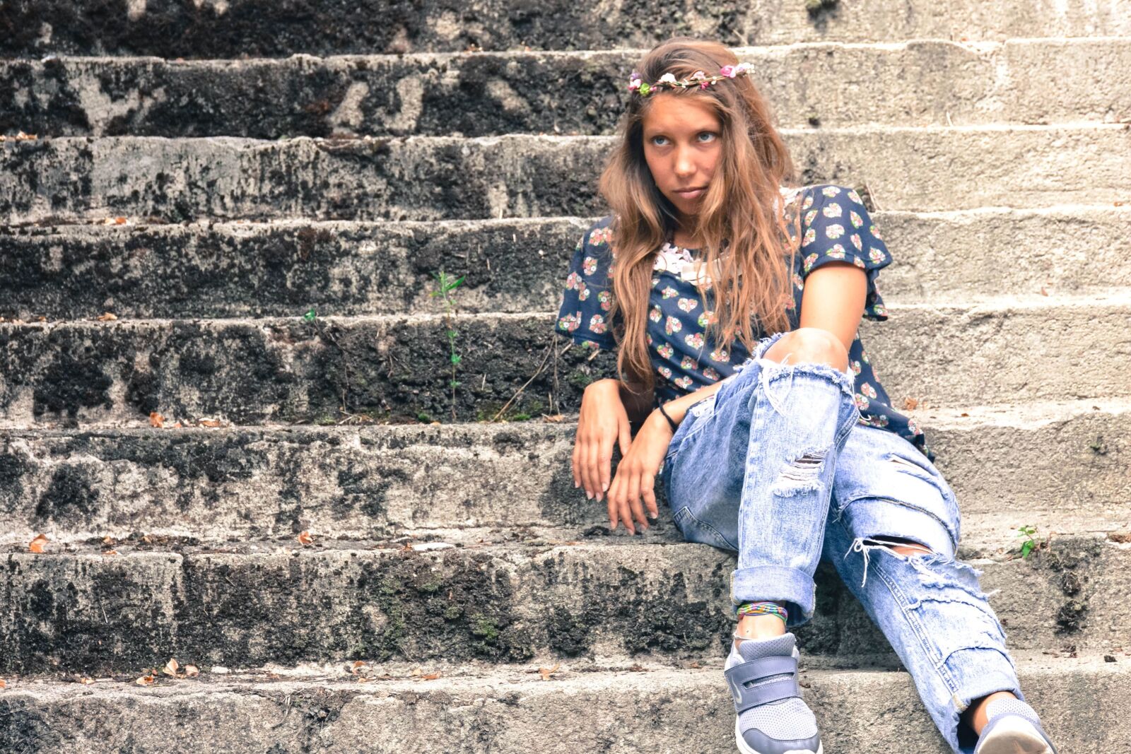 Nikon D7100 sample photo. Stairs, woman, beautiful, blonde photography