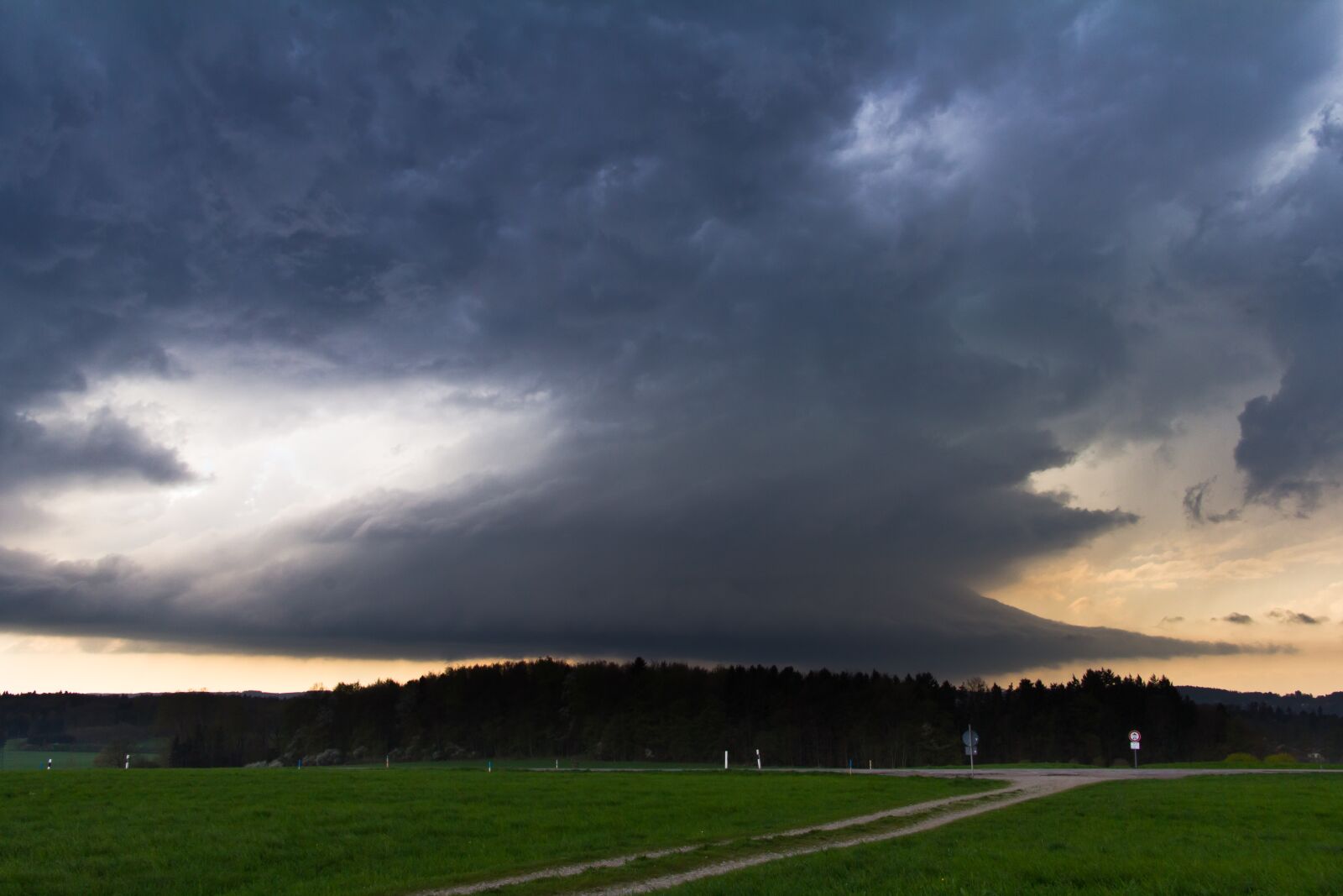 Canon EF-S 17-85mm F4-5.6 IS USM sample photo. Thunderstorm, storm, cumulonimbus photography