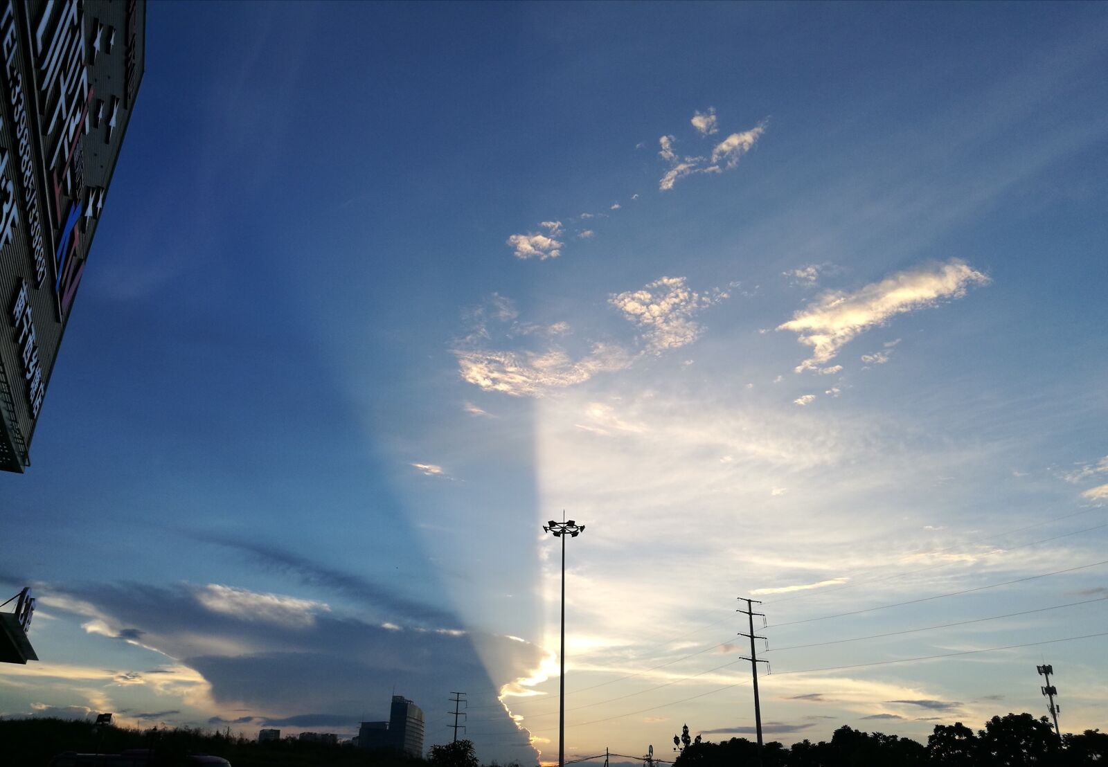 HUAWEI P9 sample photo. Sky, sunset, lamp holder photography