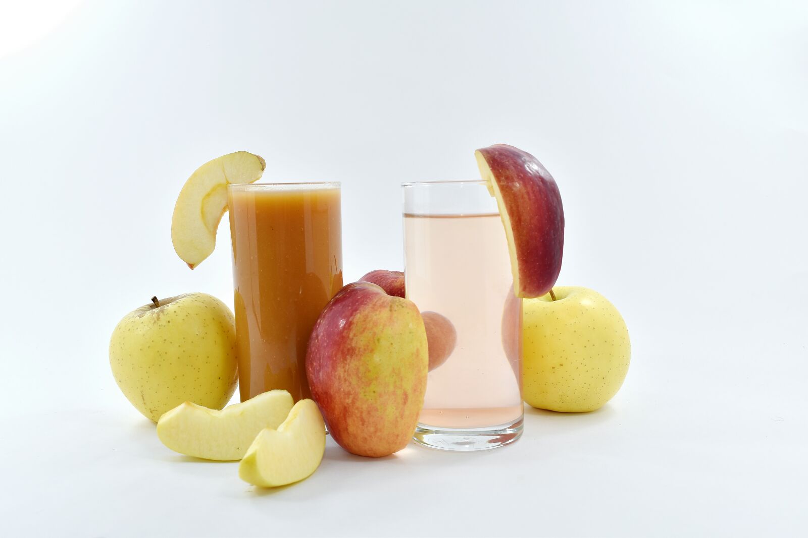 Nikon D5500 sample photo. Apples, beverage, fruit cocktail photography