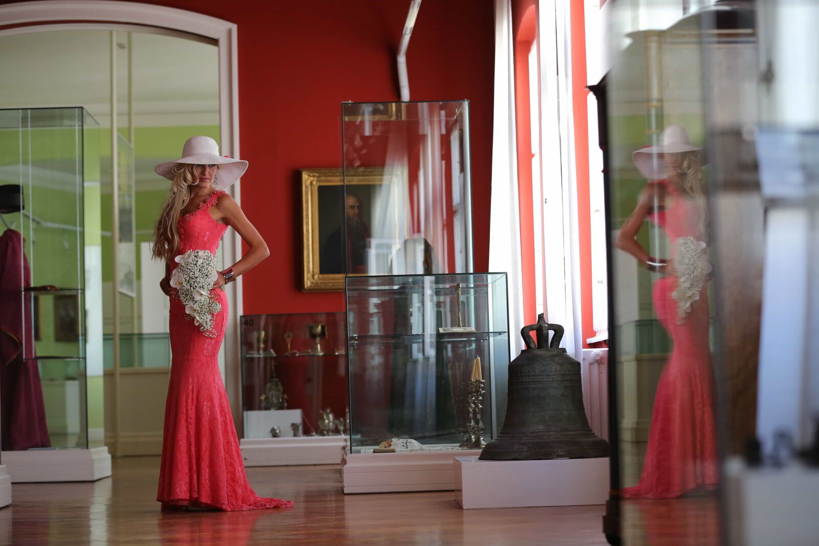 Canon EOS 5D Mark III sample photo. Dress, elegance, fashion, fine photography