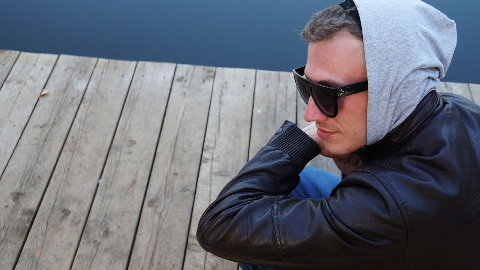 Sony a6000 + Sony Vario-Tessar T* E 16-70mm F4 ZA OSS sample photo. Man, glasses, fashion photography