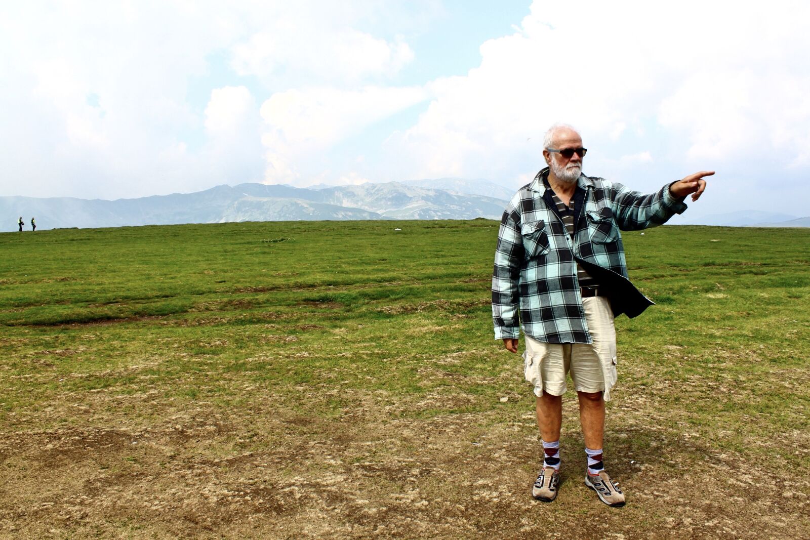 Canon EOS 500D (EOS Rebel T1i / EOS Kiss X3) sample photo. Pensioners, romania, vacations photography