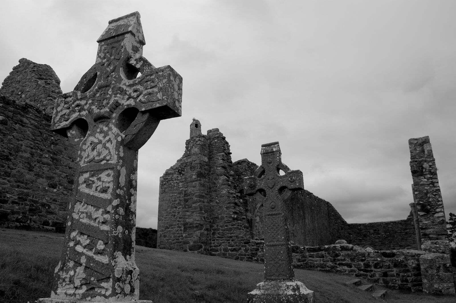 Nikon D40 sample photo. Ruin, ireland, clonmacnoise castle photography