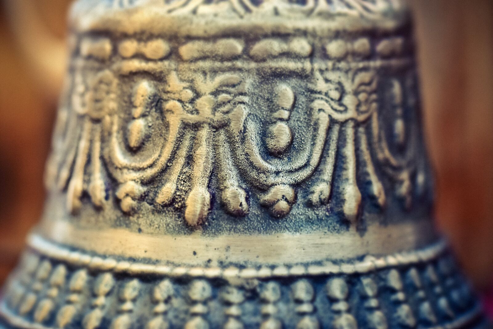 Olympus OM-D E-M10 sample photo. Bell, prayer bell, bronze photography