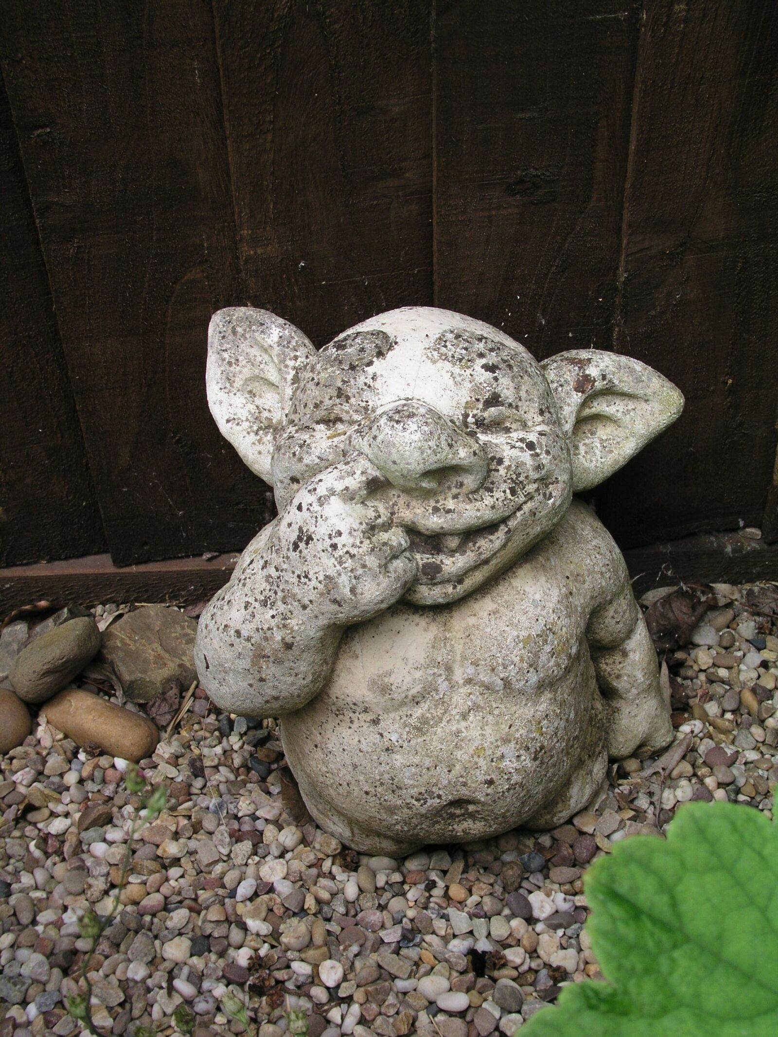 Olympus C5050Z sample photo. Statue, gnome, garden ornament photography