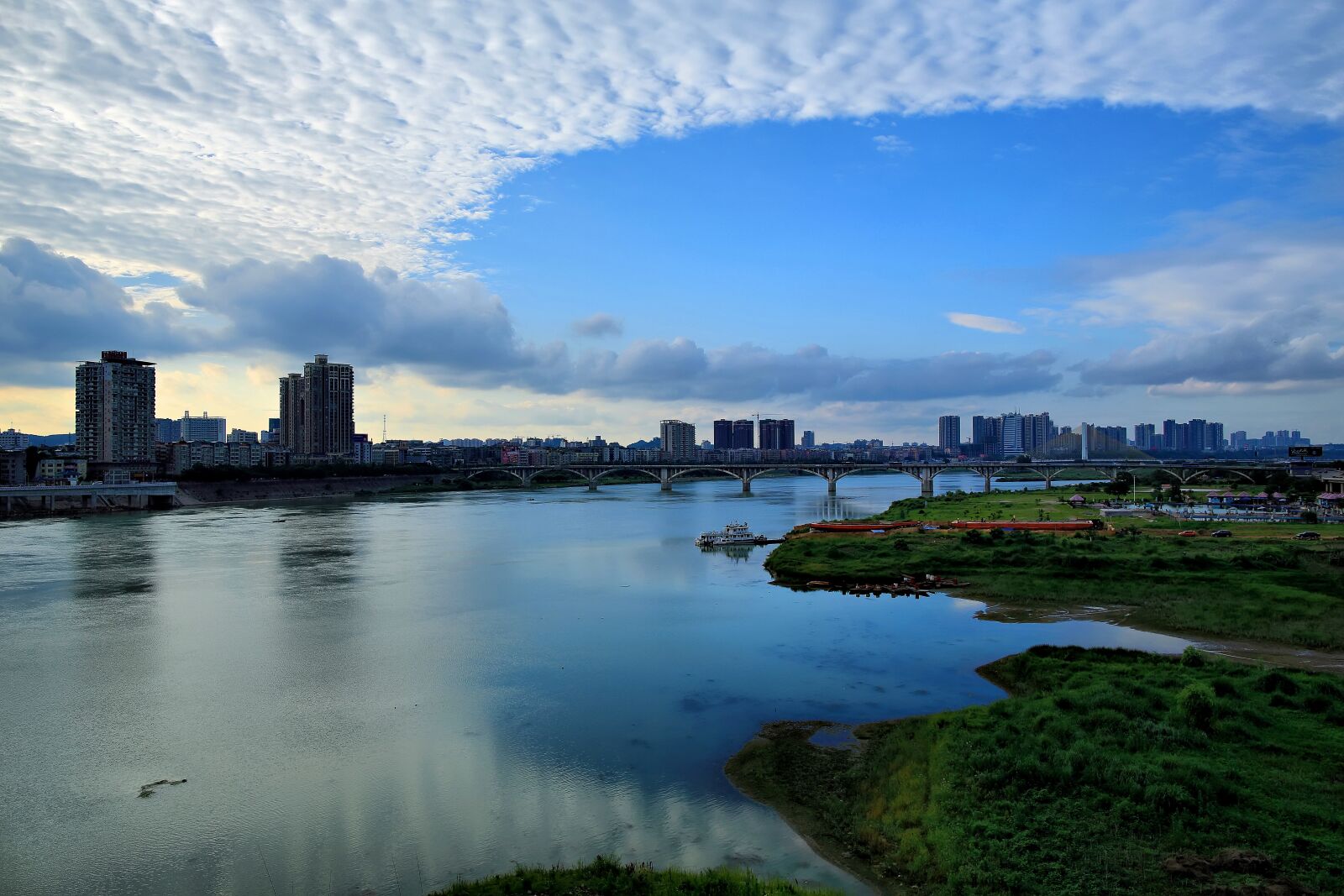 Canon EOS 5D Mark III + Canon EF 24mm F1.4L II USM sample photo. River, jiang, water photography