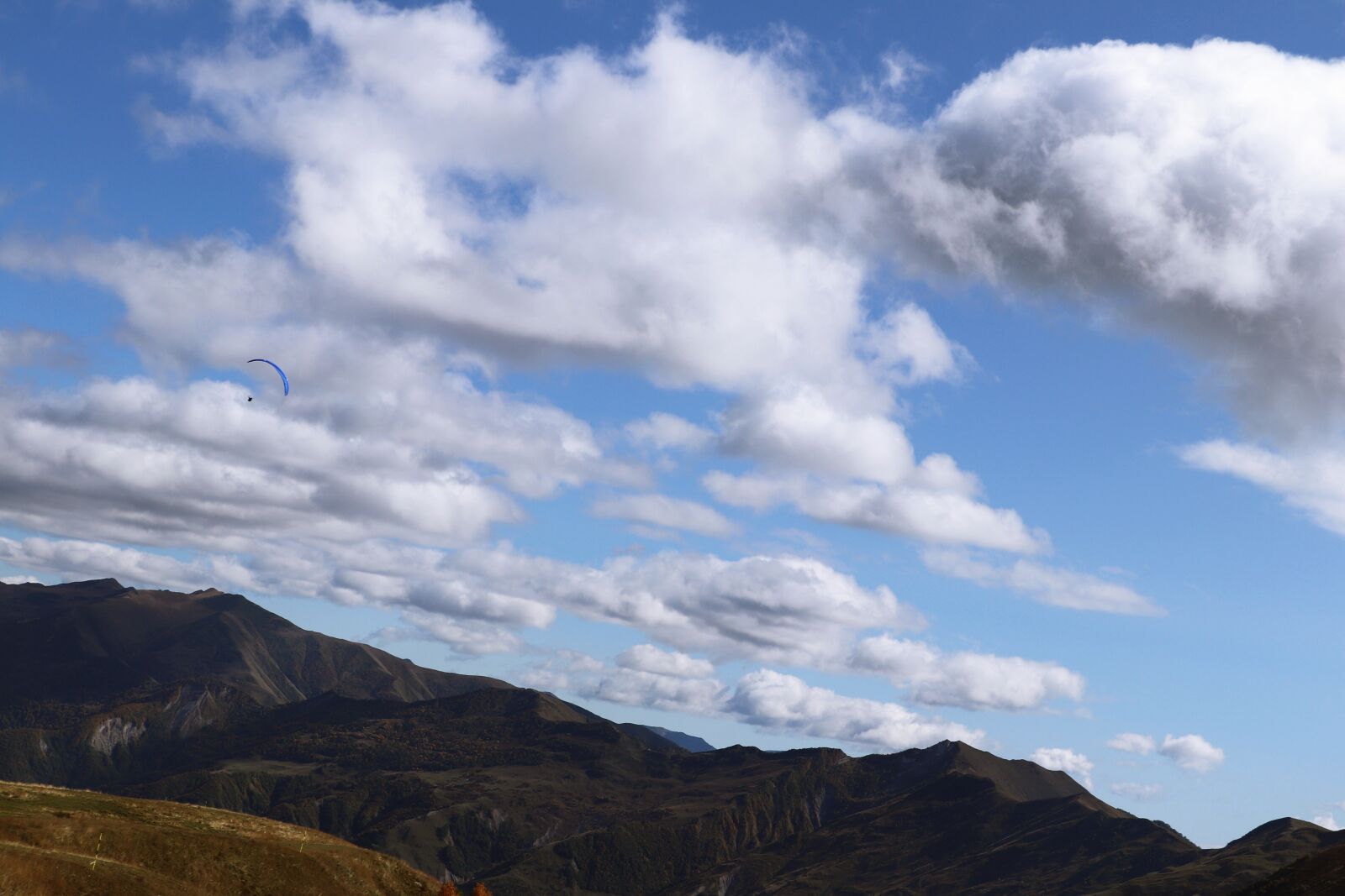 Canon EOS 200D (EOS Rebel SL2 / EOS Kiss X9) sample photo. Georgia, clouds, mountains photography