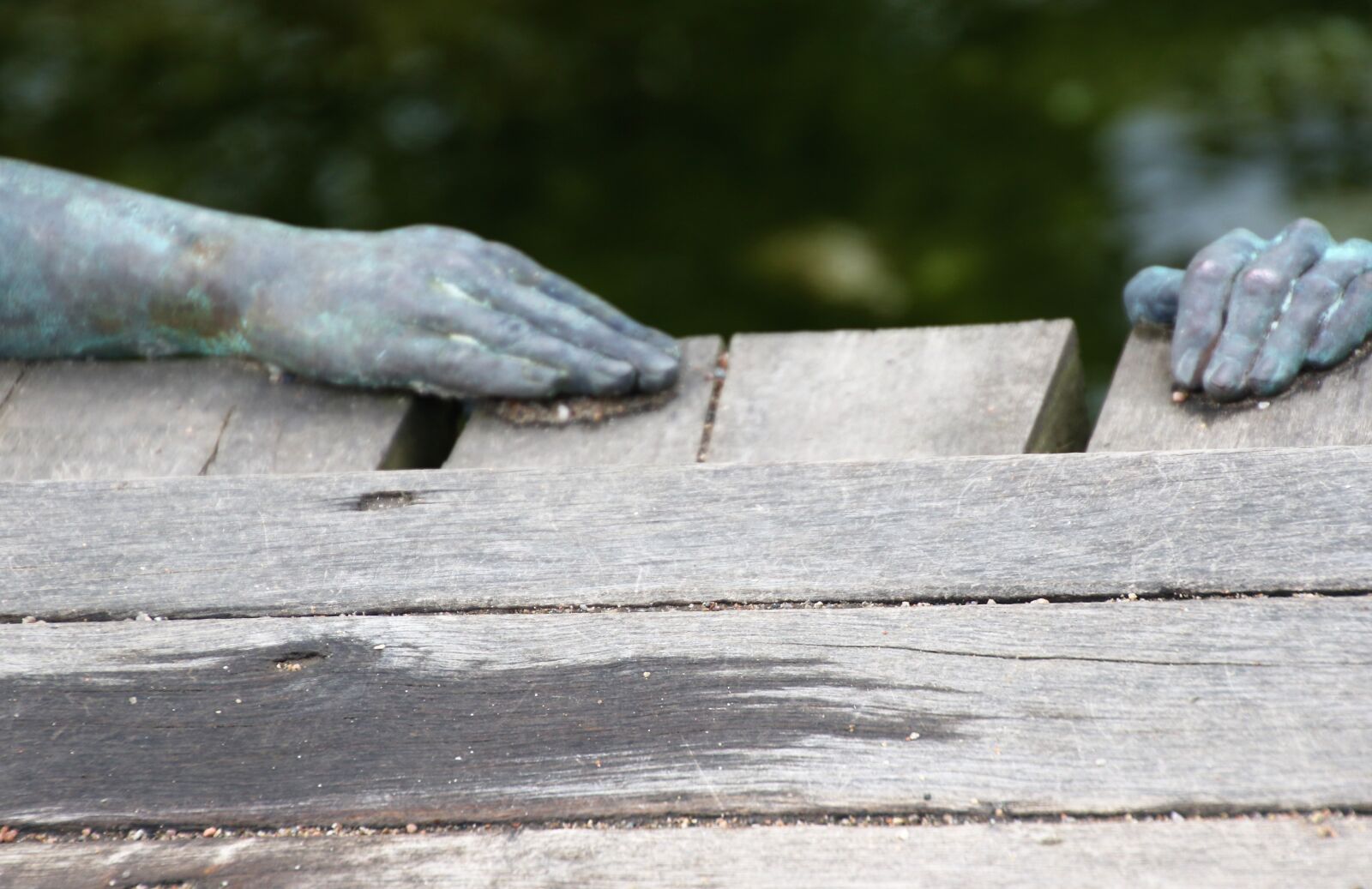 Canon EOS 7D Mark II sample photo. Arm, bridge, dangerous, fingers photography