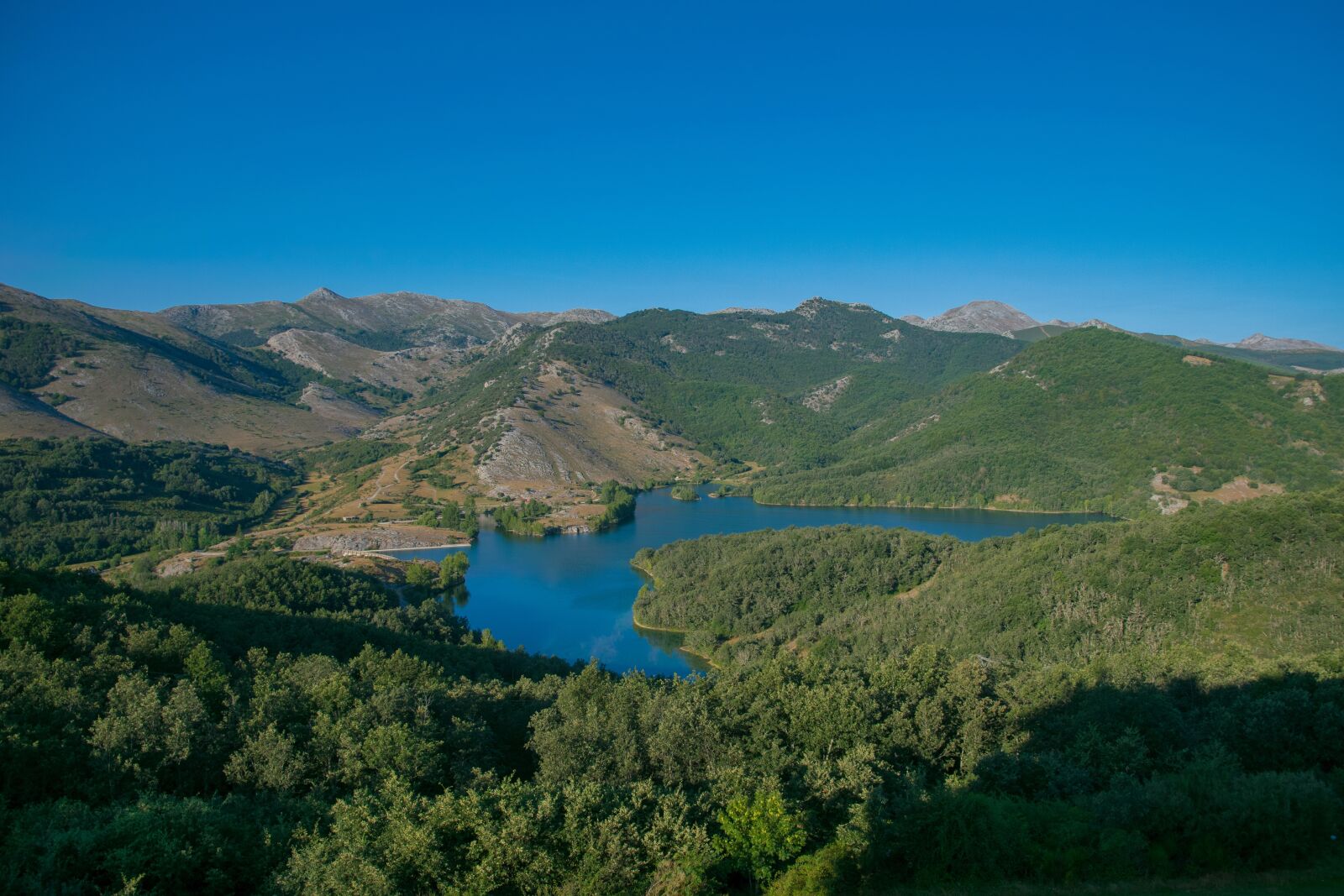 Nikon D5300 sample photo. Lake, dawn, ruesga photography