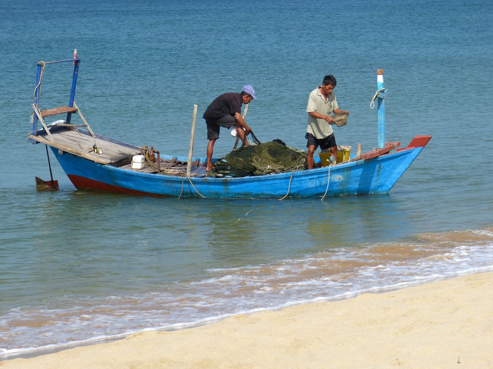 Panasonic Lumix DMC-FZ150 sample photo. Fisherman, sea, boats photography