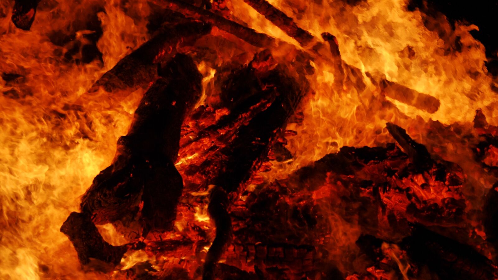 Panasonic Lumix DMC-G6 sample photo. Easter fire, background, fire photography