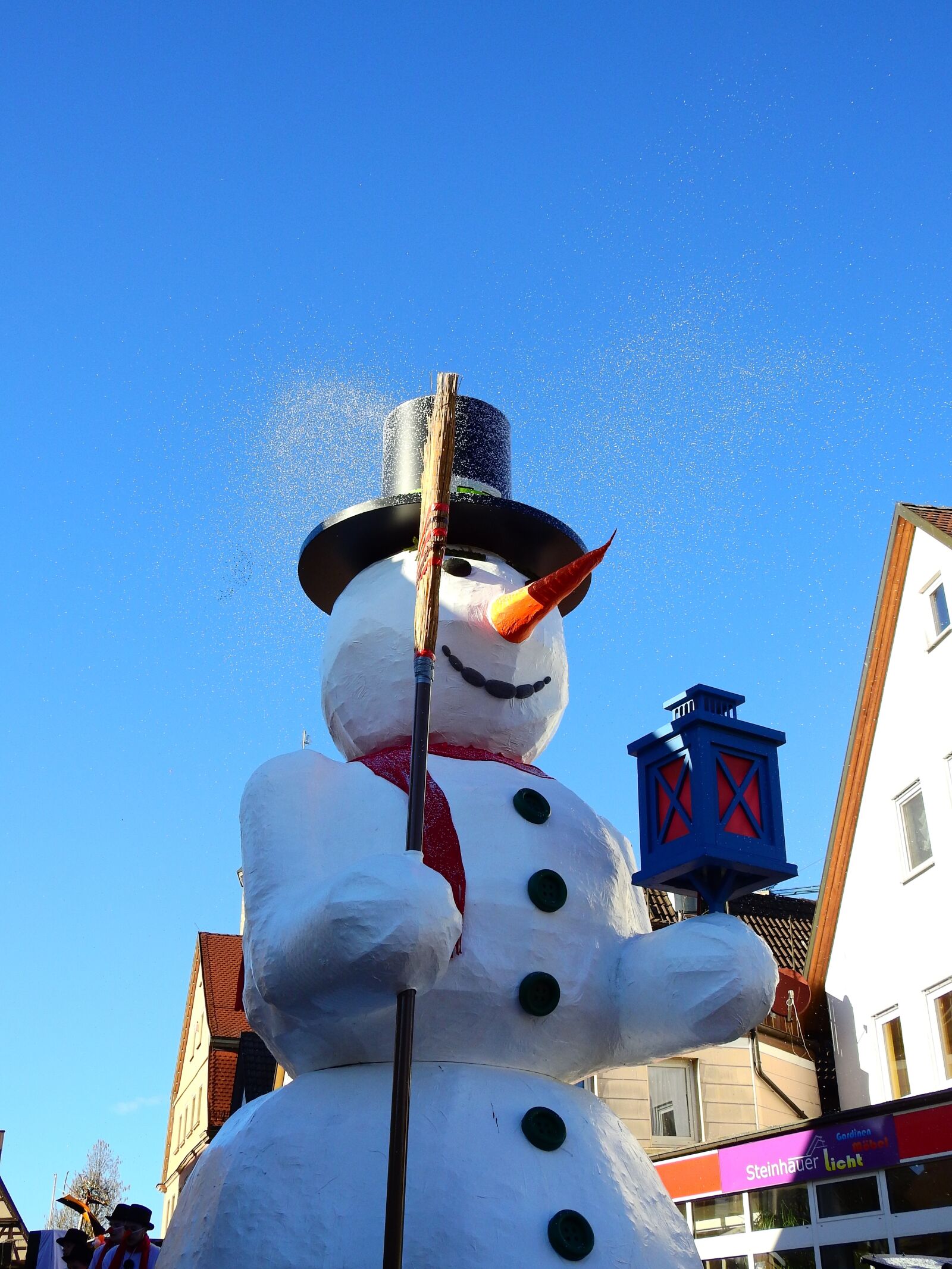 Nikon Coolpix P900 sample photo. Snowman, carnival, move photography