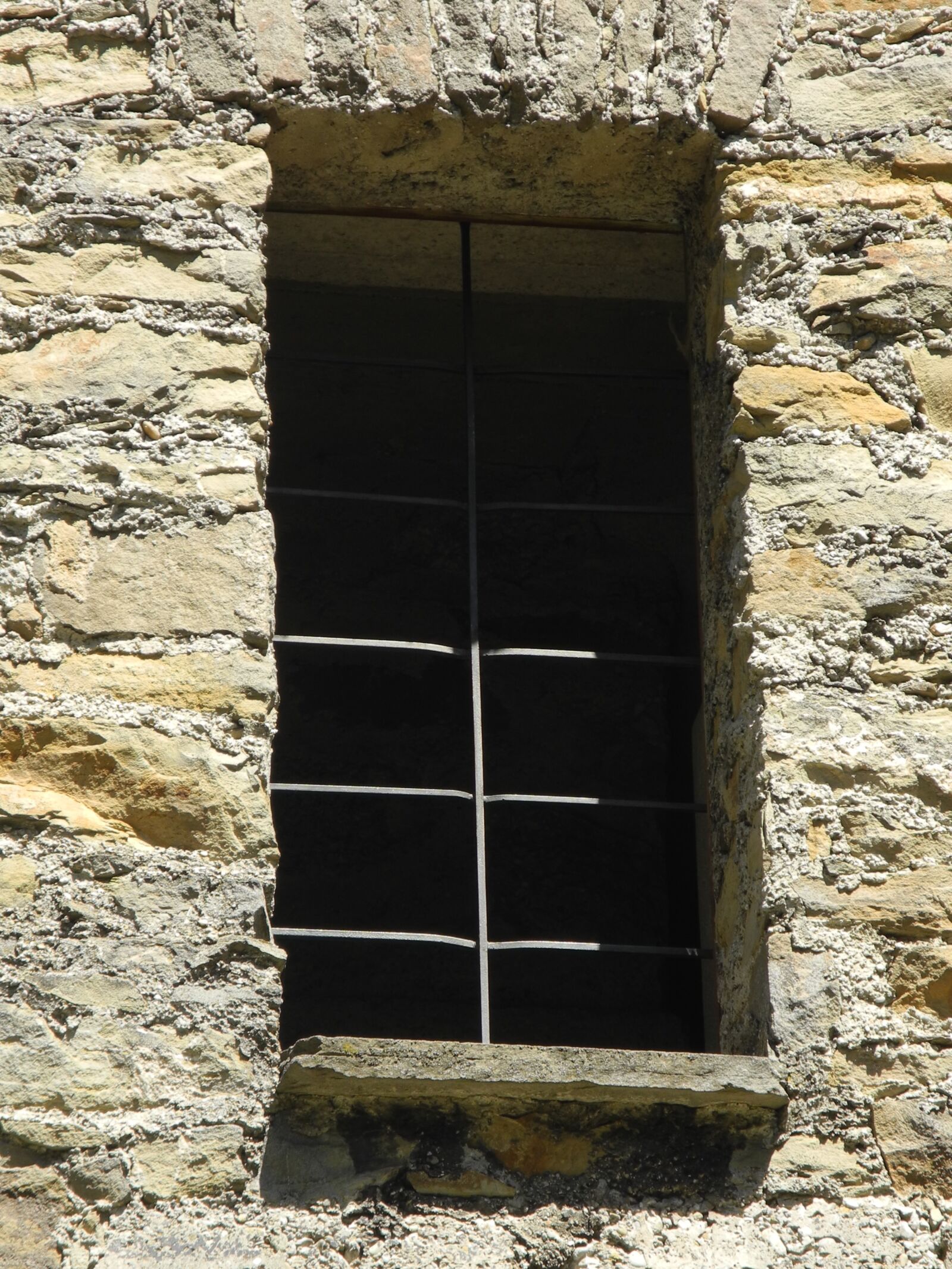 Nikon Coolpix P7000 sample photo. Window, castle, stone photography