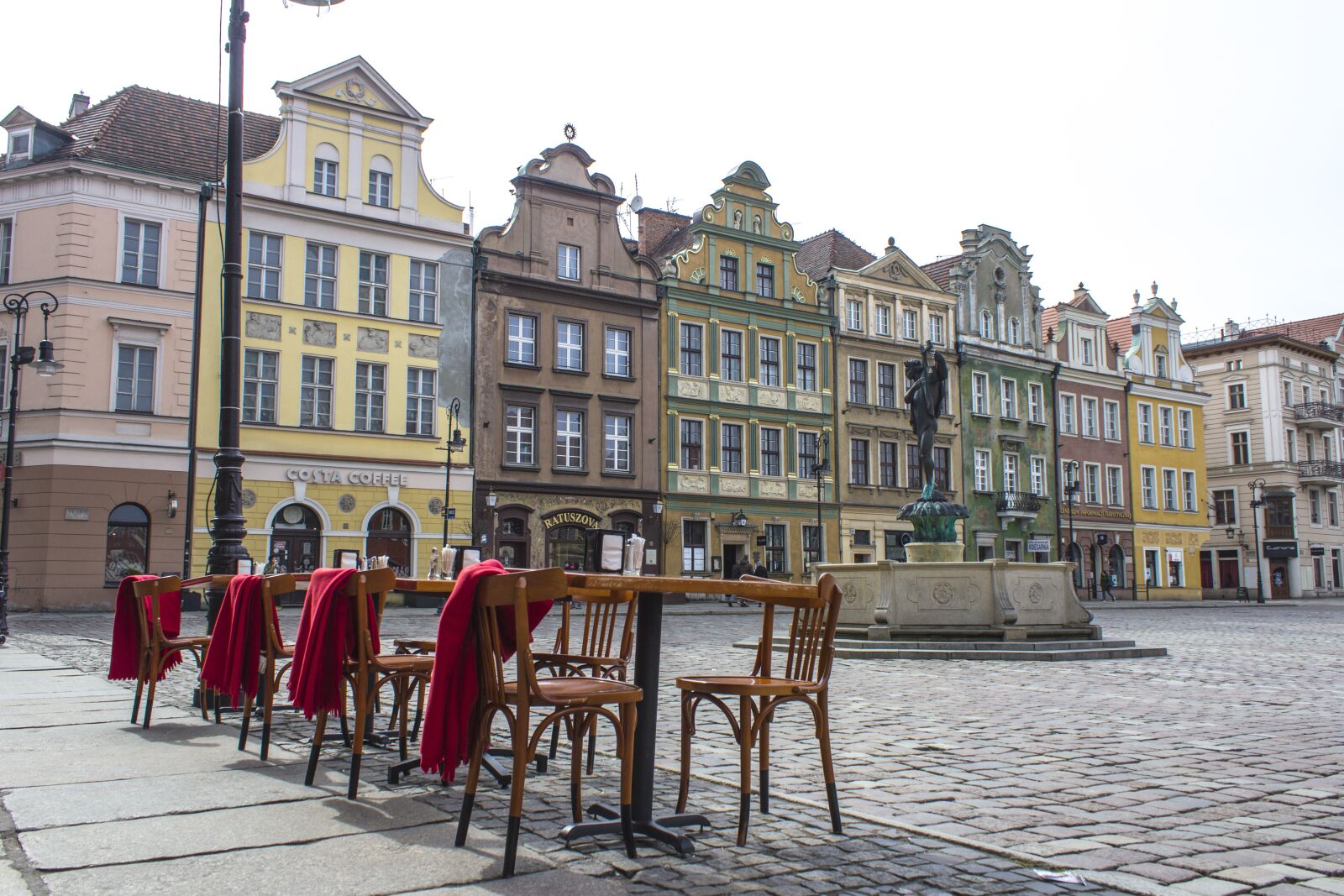 Canon EOS 600D (Rebel EOS T3i / EOS Kiss X5) sample photo. Poznan, old town square photography