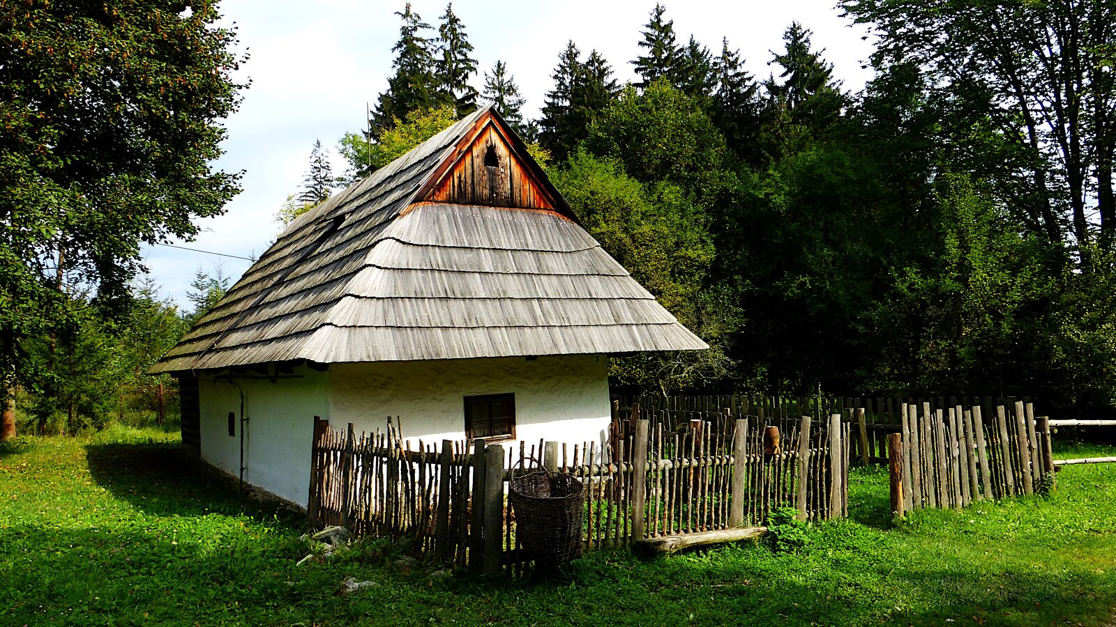 Panasonic Lumix DMC-ZS25 (Lumix DMC-TZ35) sample photo. Architecture, slovakia, building photography