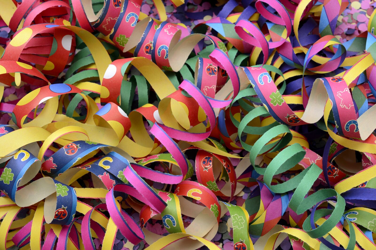 Nikon D7100 sample photo. Streamer, confetti, carnival photography
