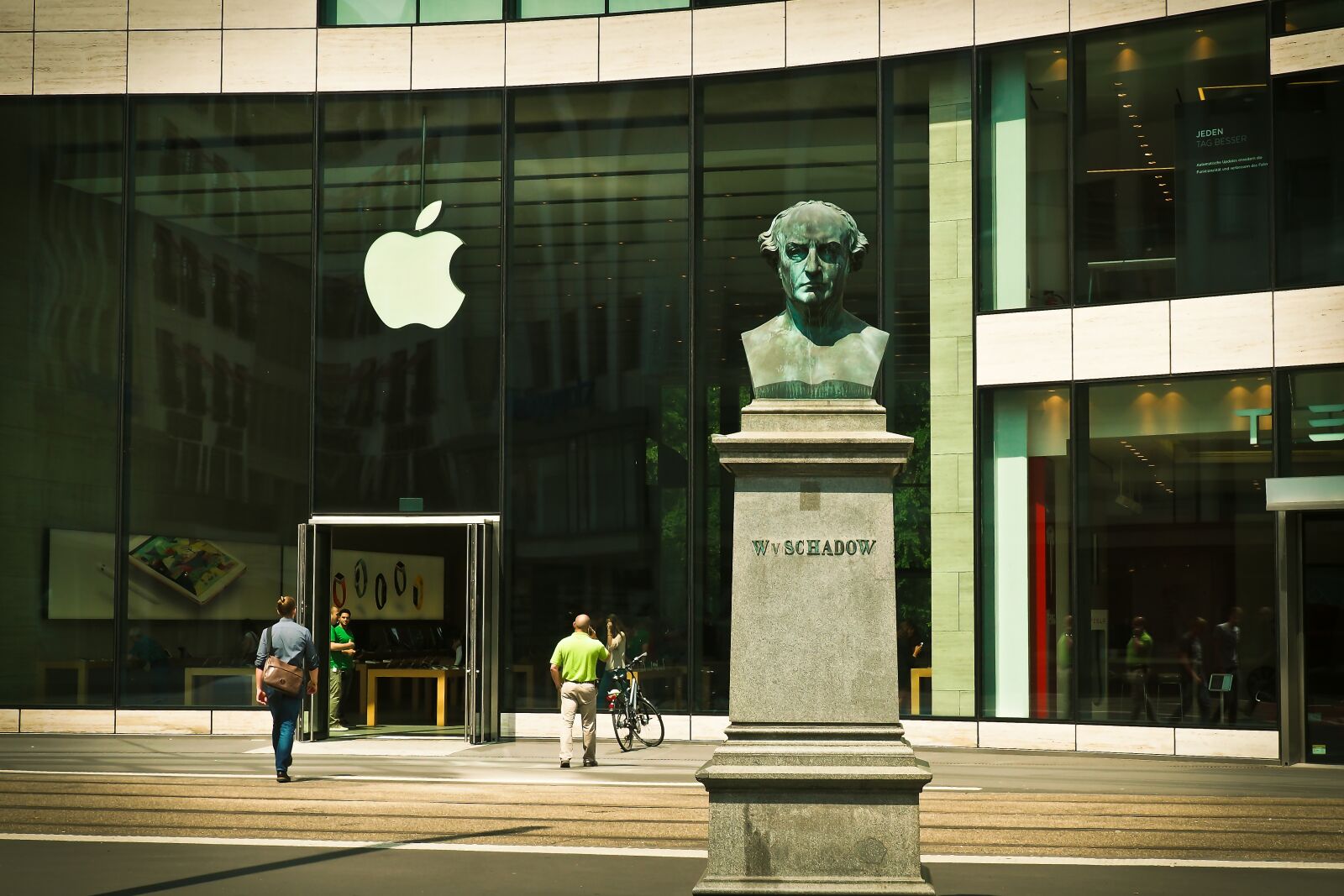 Olympus OM-D E-M10 sample photo. Statue, bust, head photography