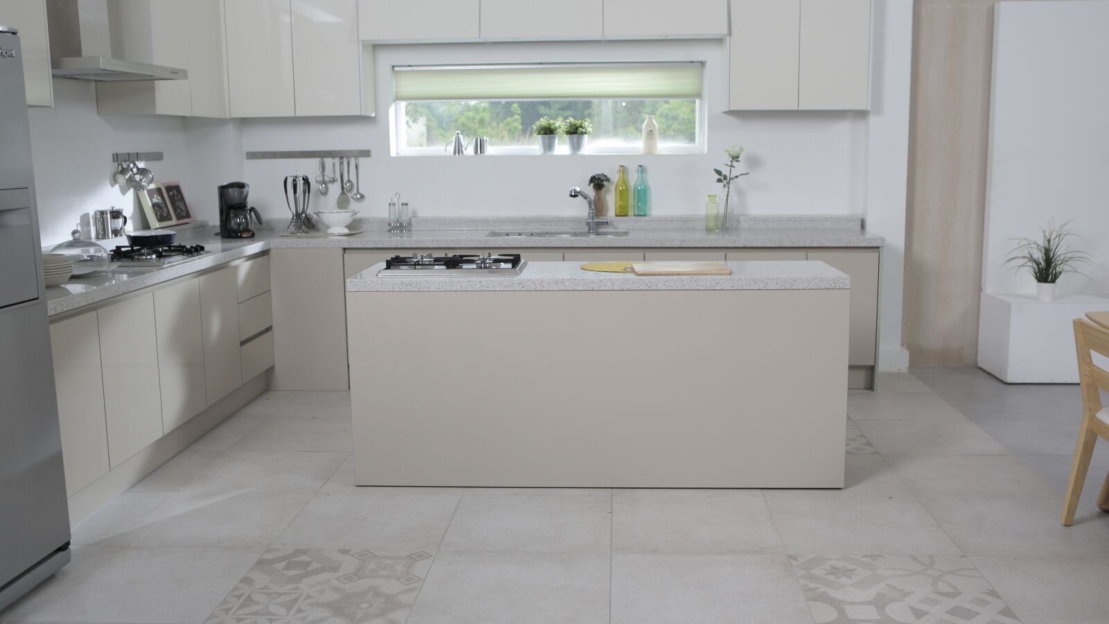Canon EF 24-70mm F2.8L USM sample photo. Kitchen, dining table, flooring photography