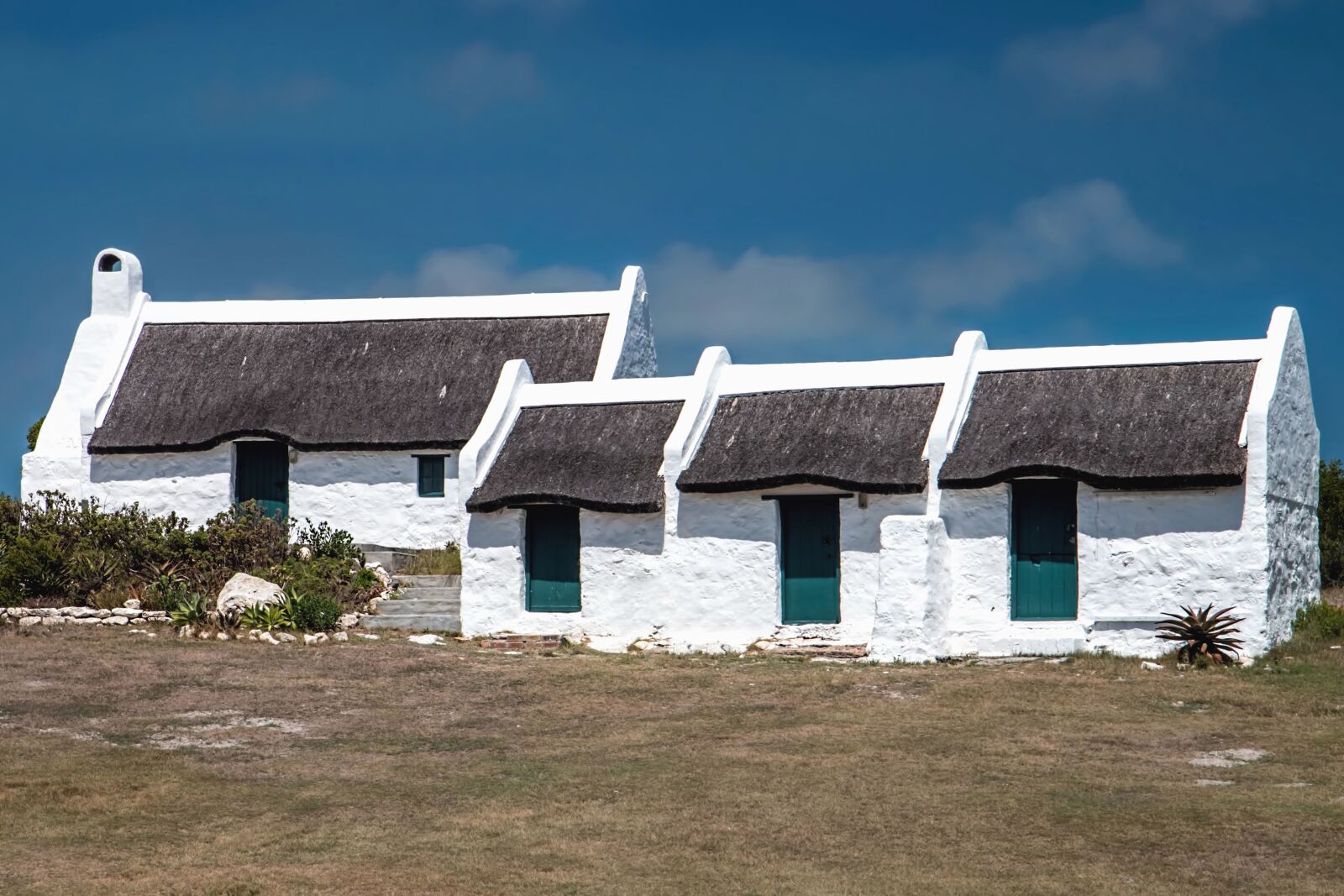 Canon EOS 70D sample photo. Cottage, architecture, sky, roof photography