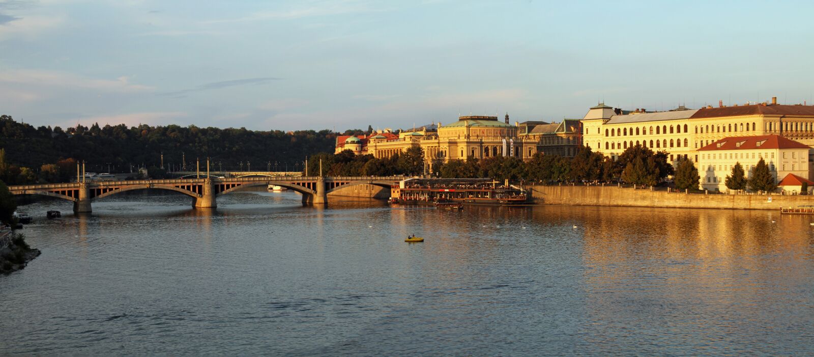 Canon EOS 7D sample photo. Bridge, river, prague photography
