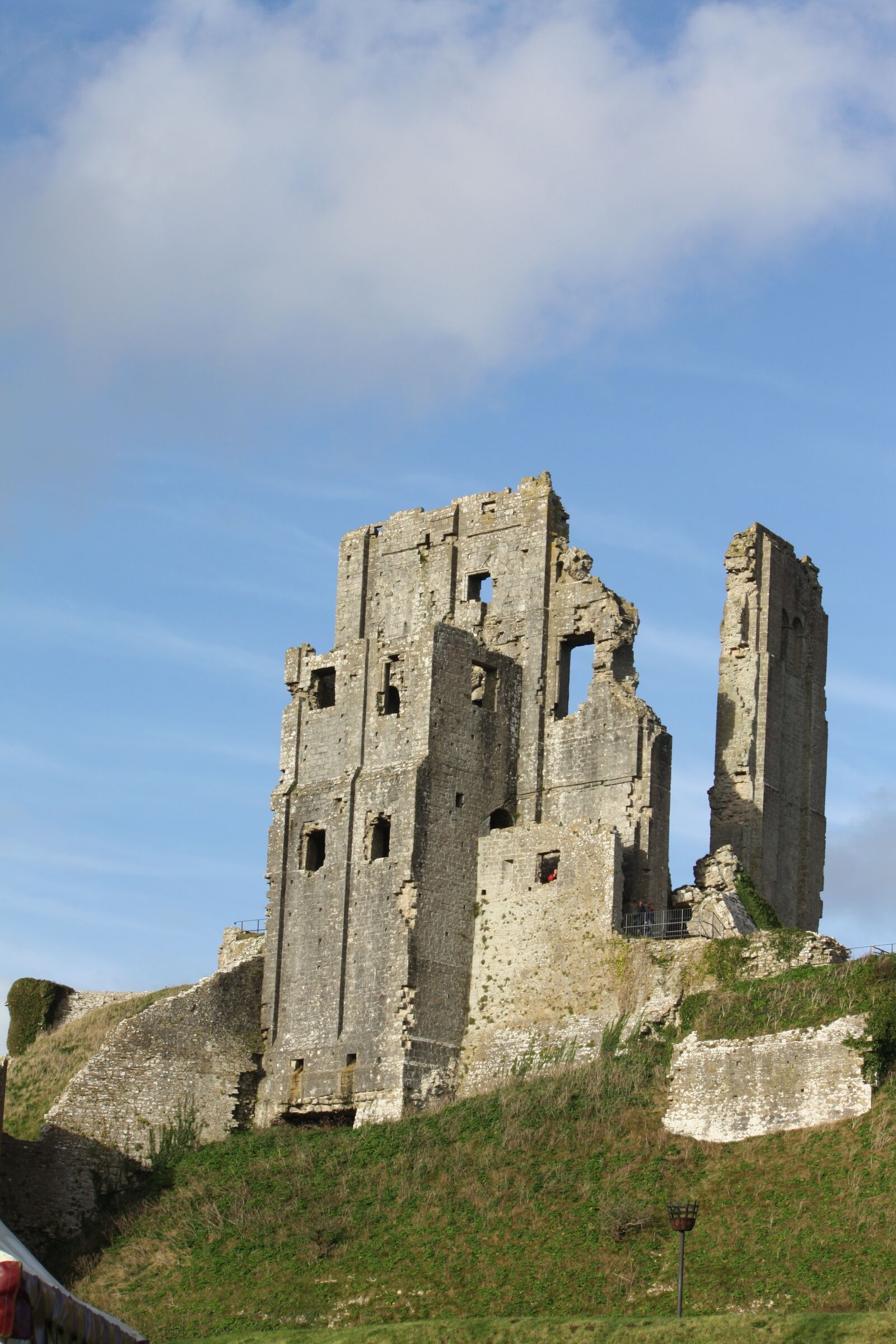 Canon EOS 450D (EOS Rebel XSi / EOS Kiss X2) sample photo. Corfe castle, castle, medieval photography