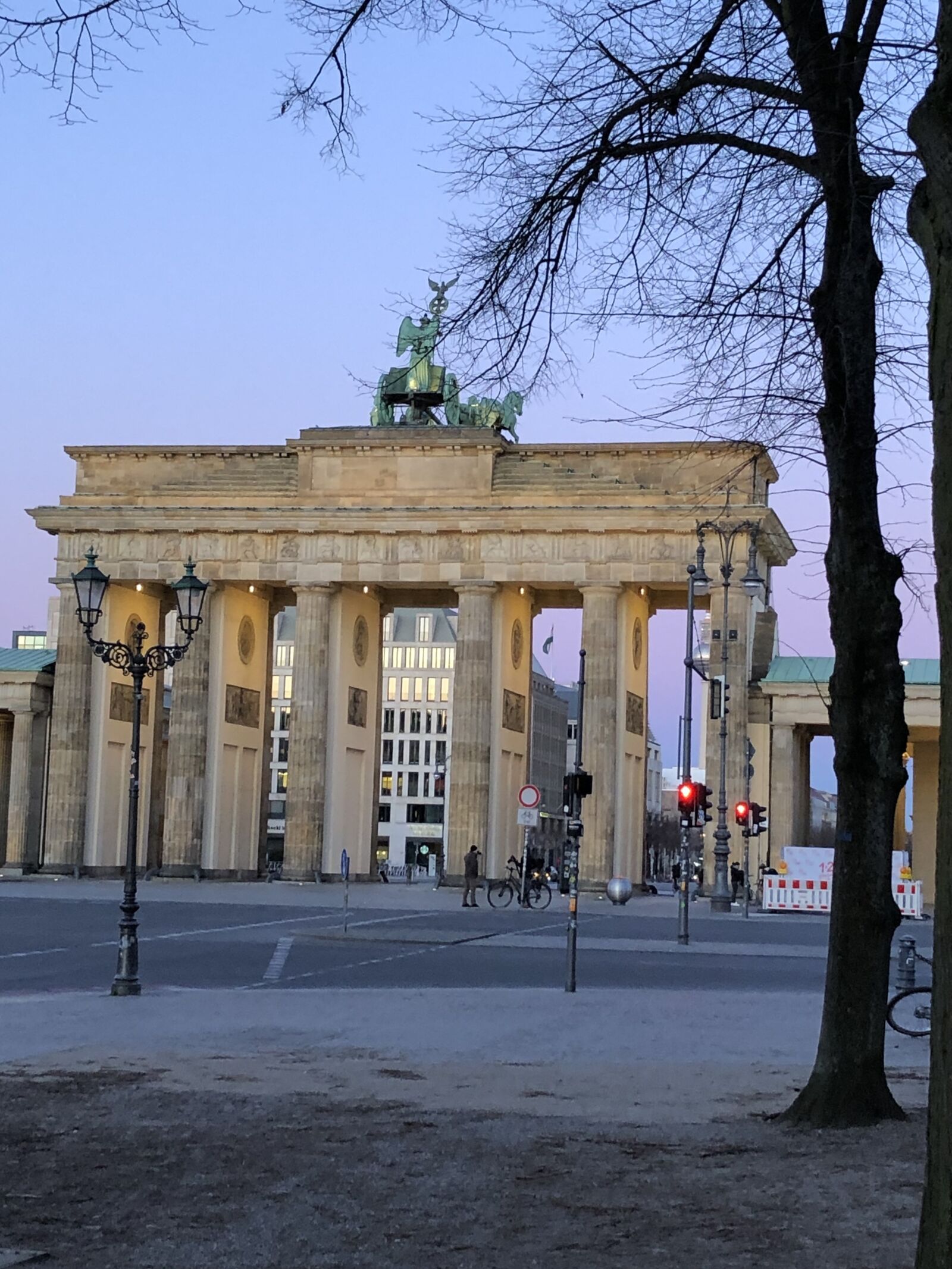 Apple iPhone 8 sample photo. Brandenburgertor, berlin, sunset photography