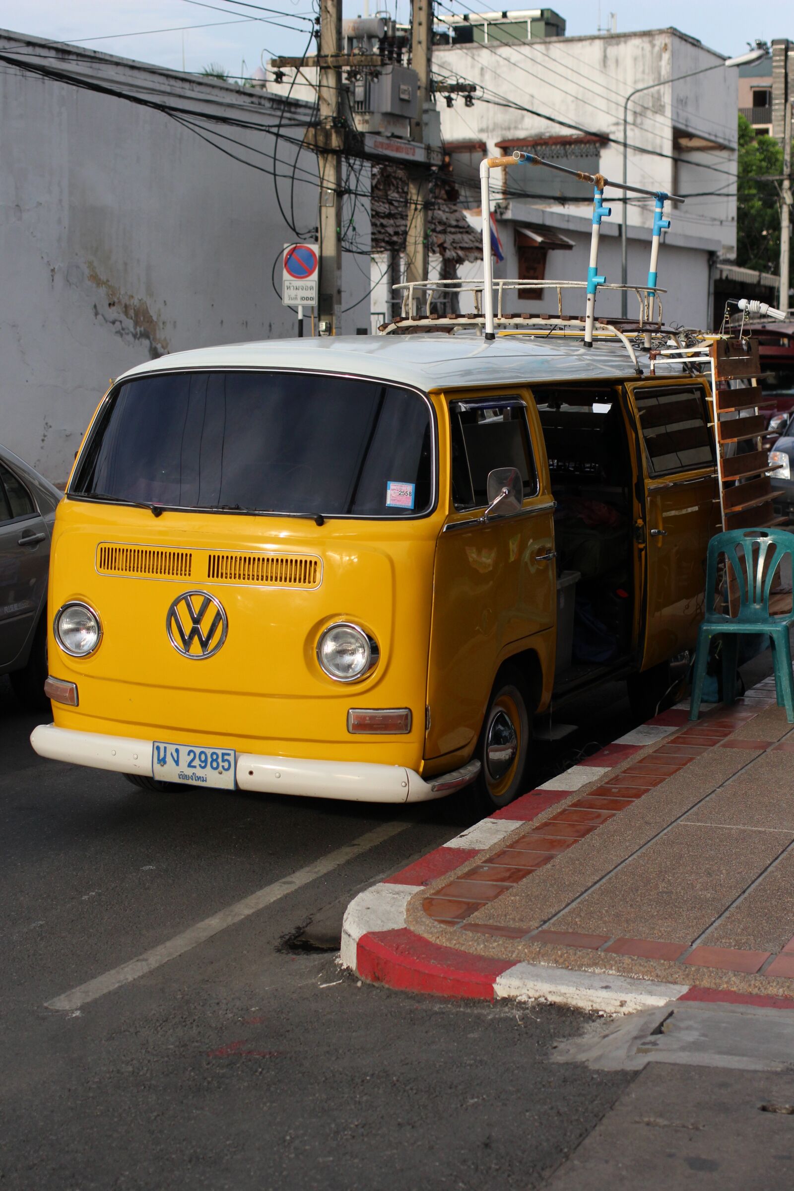 Canon EF 40mm F2.8 STM sample photo. Chiang mai, car, volkswagen photography