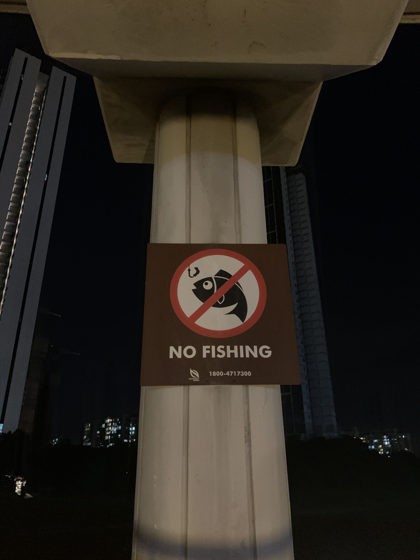 iPhone XS Max back dual camera 4.25mm f/1.8 sample photo. Sign, no fishing, forbidden photography