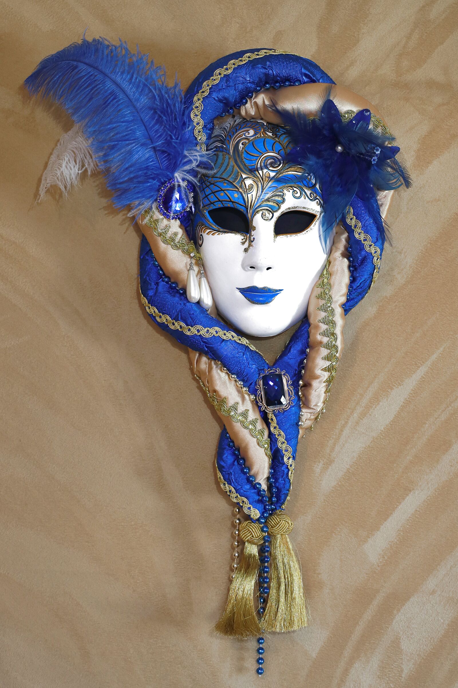 Canon RF 24-105mm F4L IS USM sample photo. Mask, venice, facemask photography