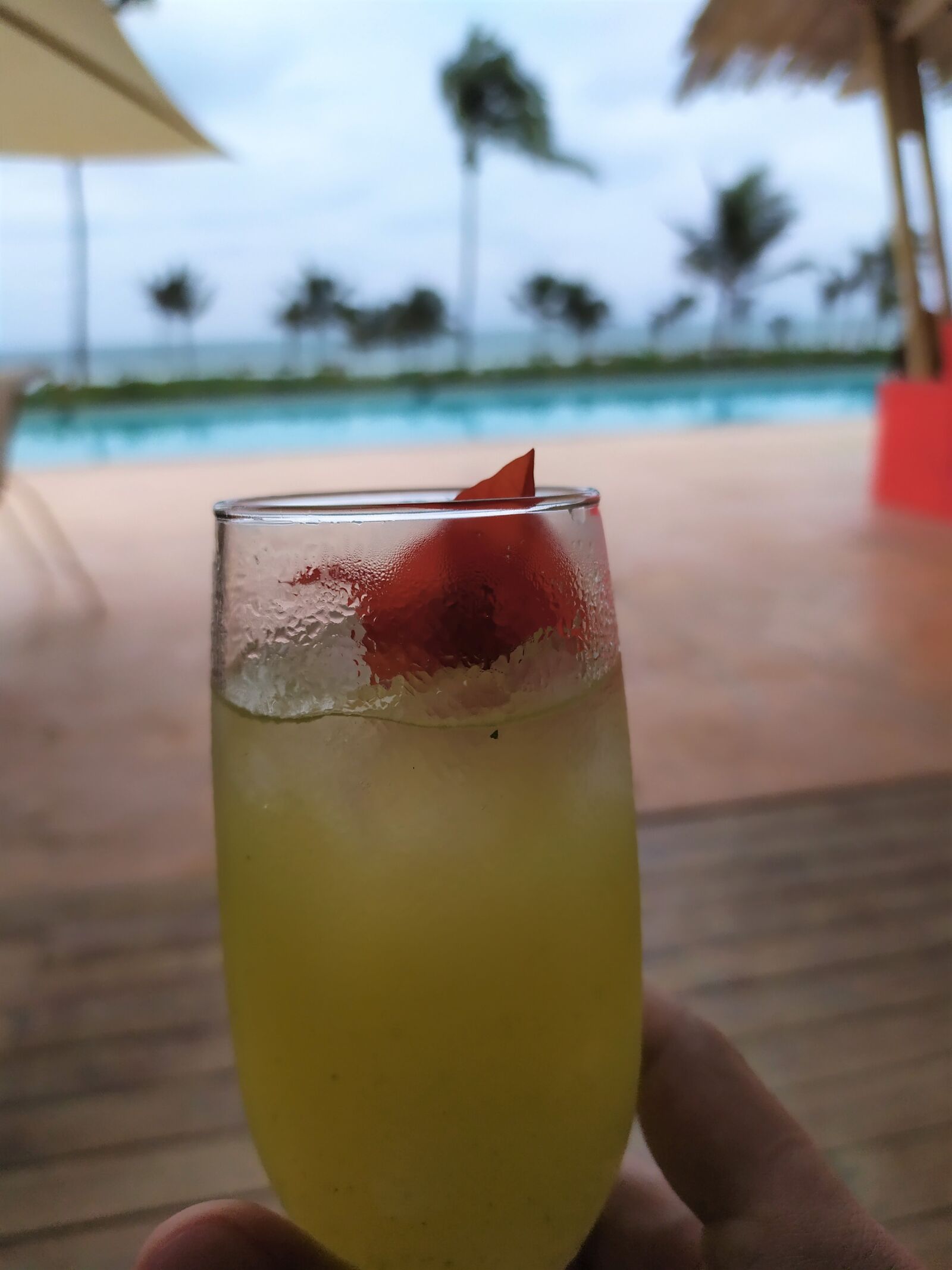 Xiaomi Redmi Note 7 sample photo. Beach, cocktail, summer photography