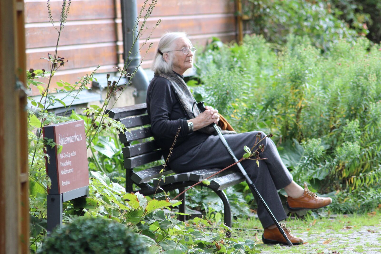 Canon EOS 600D (Rebel EOS T3i / EOS Kiss X5) sample photo. Woman, old, grandma photography