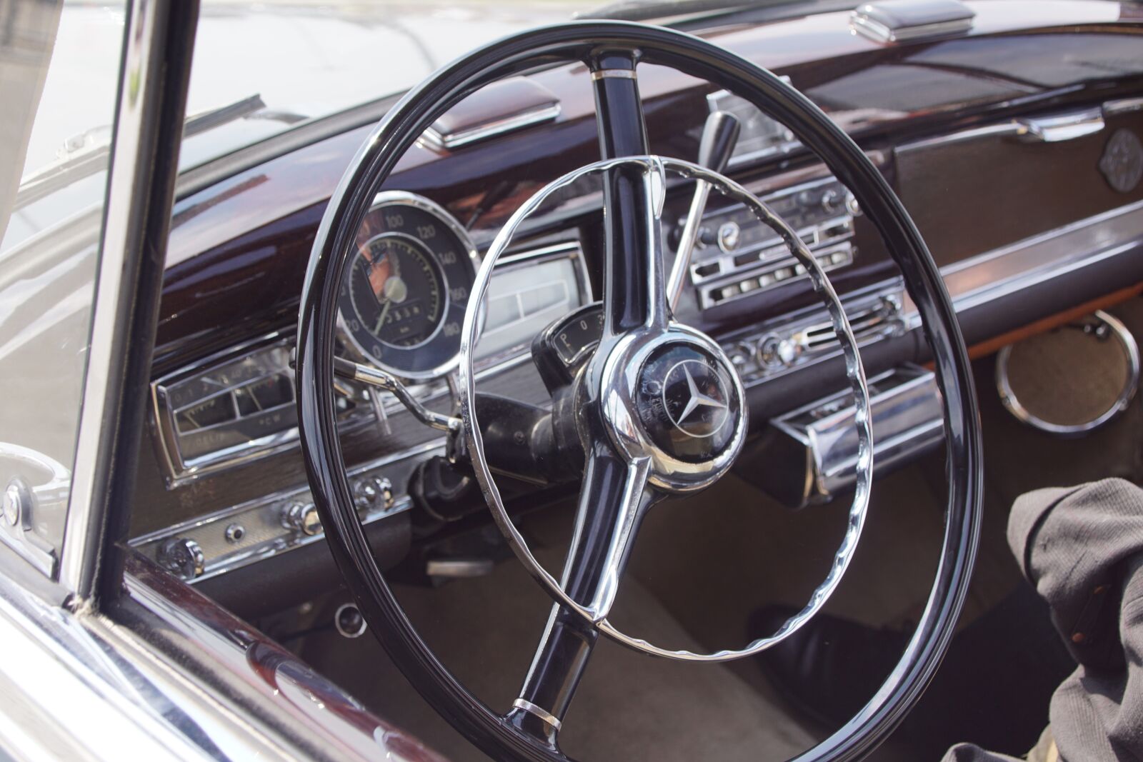 Sony DT 18-200mm F3.5-6.3 sample photo. Steering wheel, old auto photography