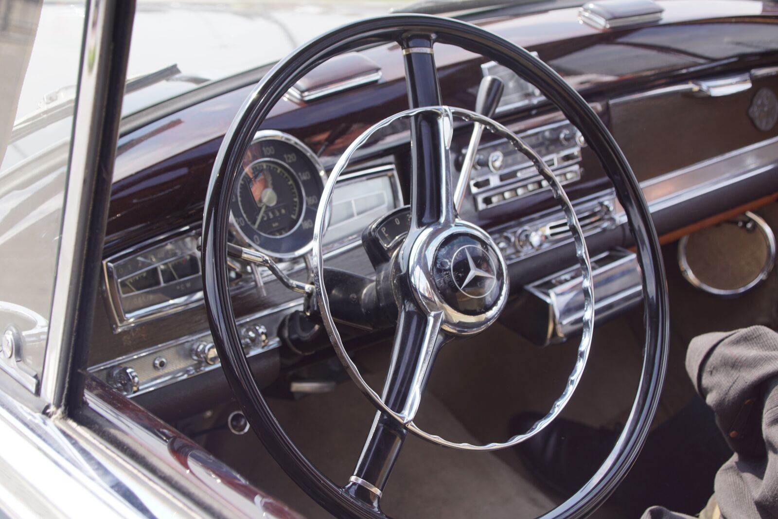 Sony SLT-A68 + Sony DT 18-200mm F3.5-6.3 sample photo. Steering wheel, old auto photography