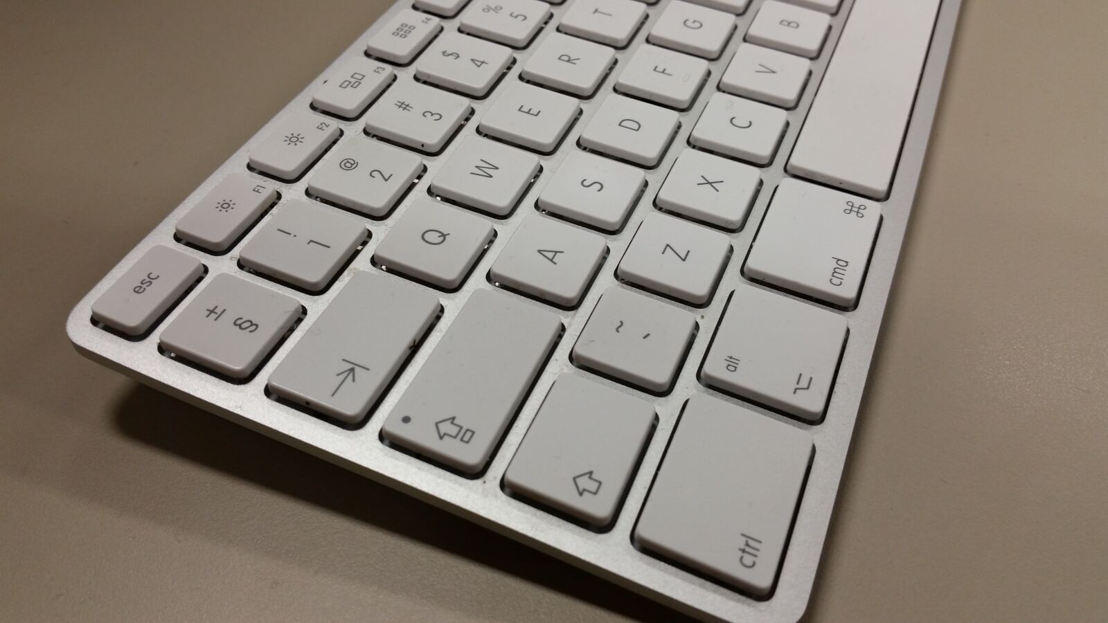 Samsung Galaxy S5 sample photo. Design, desk, keyboard, mac photography