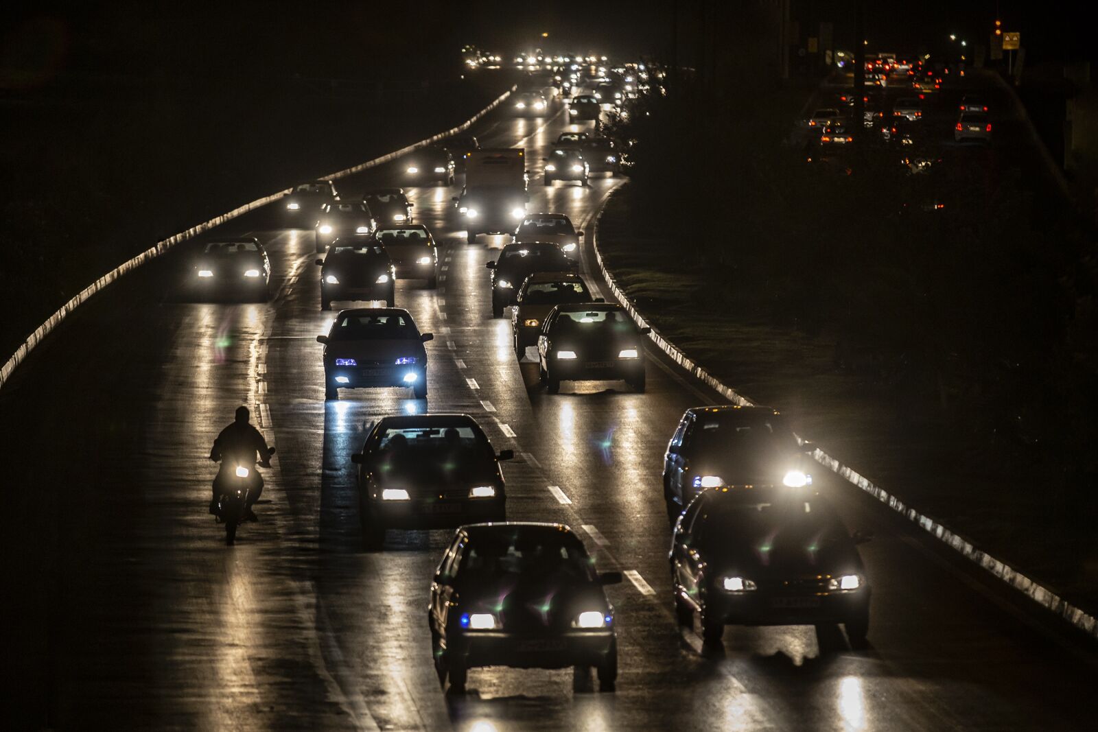 Canon EF 70-200mm F2.8L IS II USM sample photo. Cars, traffic, qom photography