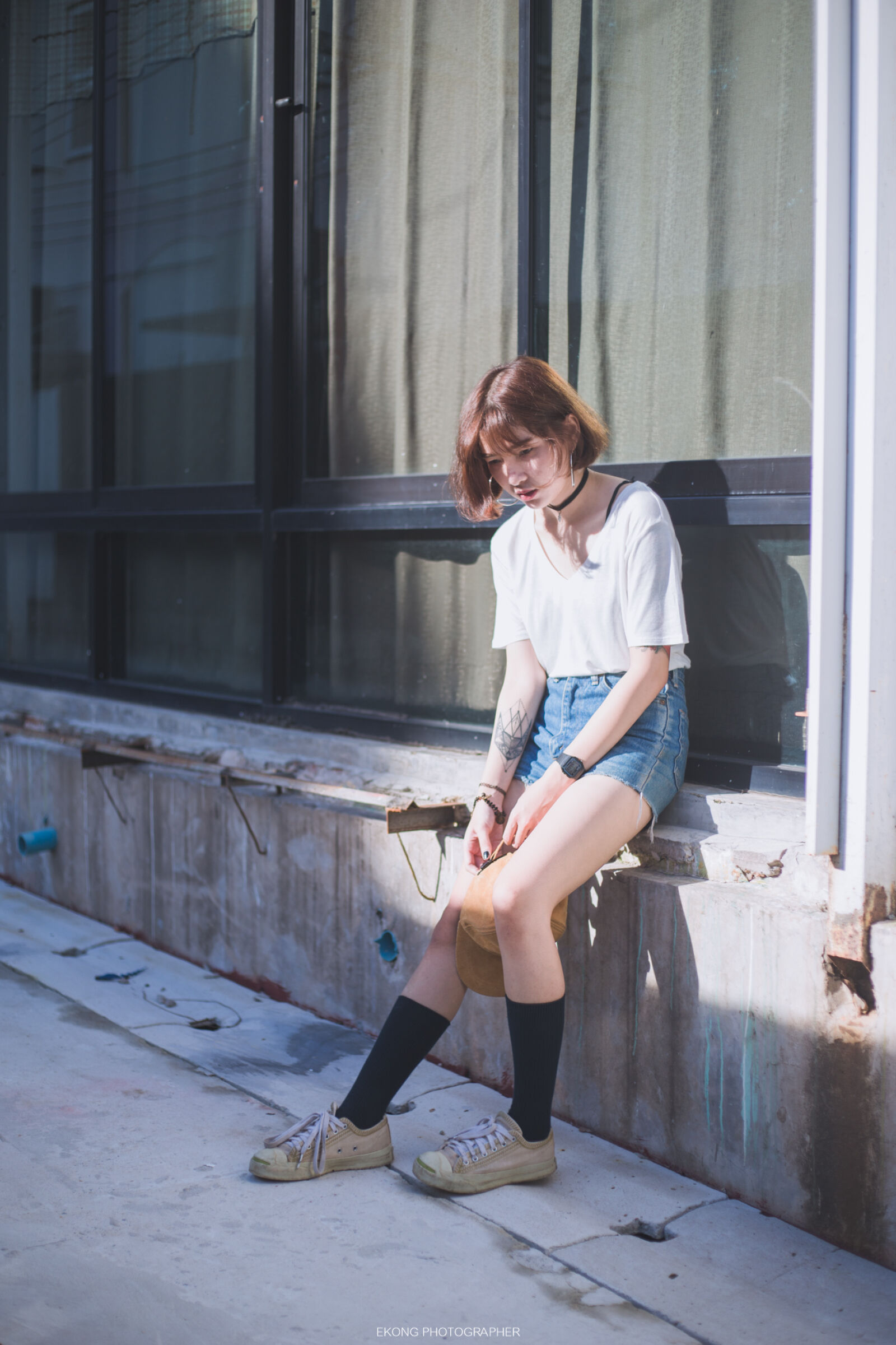 Canon EOS 6D + Canon EF 50mm F1.8 STM sample photo. Young, woman, sitting, in photography