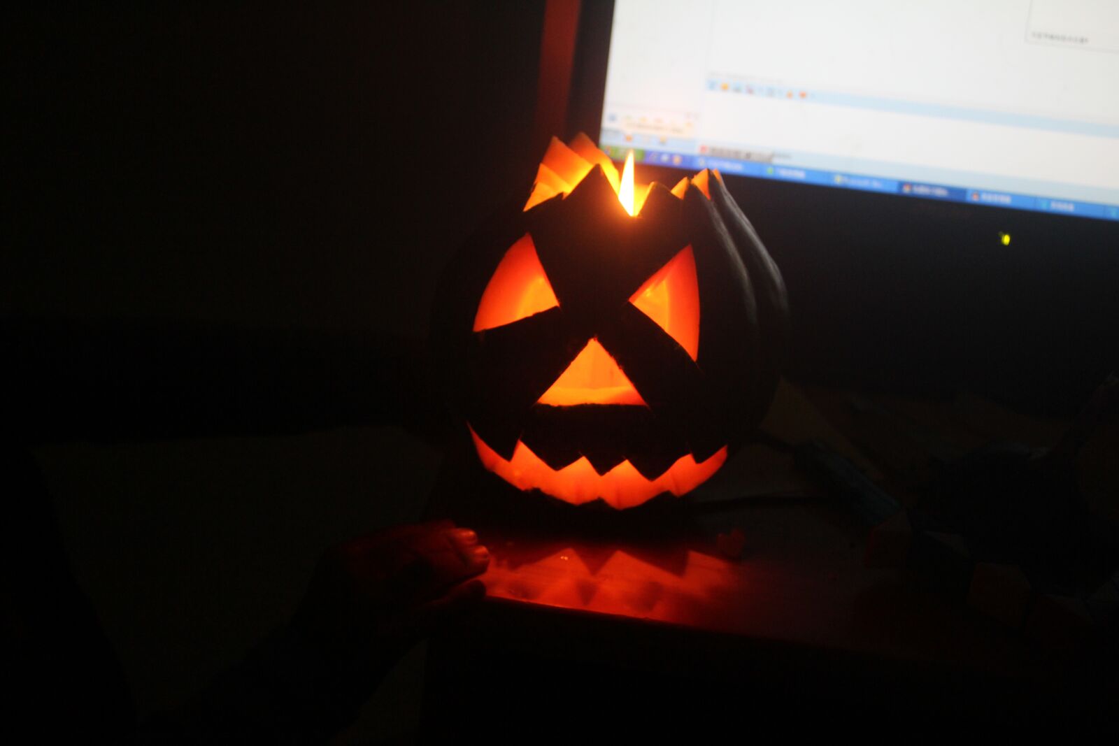 Canon EOS 550D (EOS Rebel T2i / EOS Kiss X4) sample photo. Halloween, jack-o-lantern, night photography