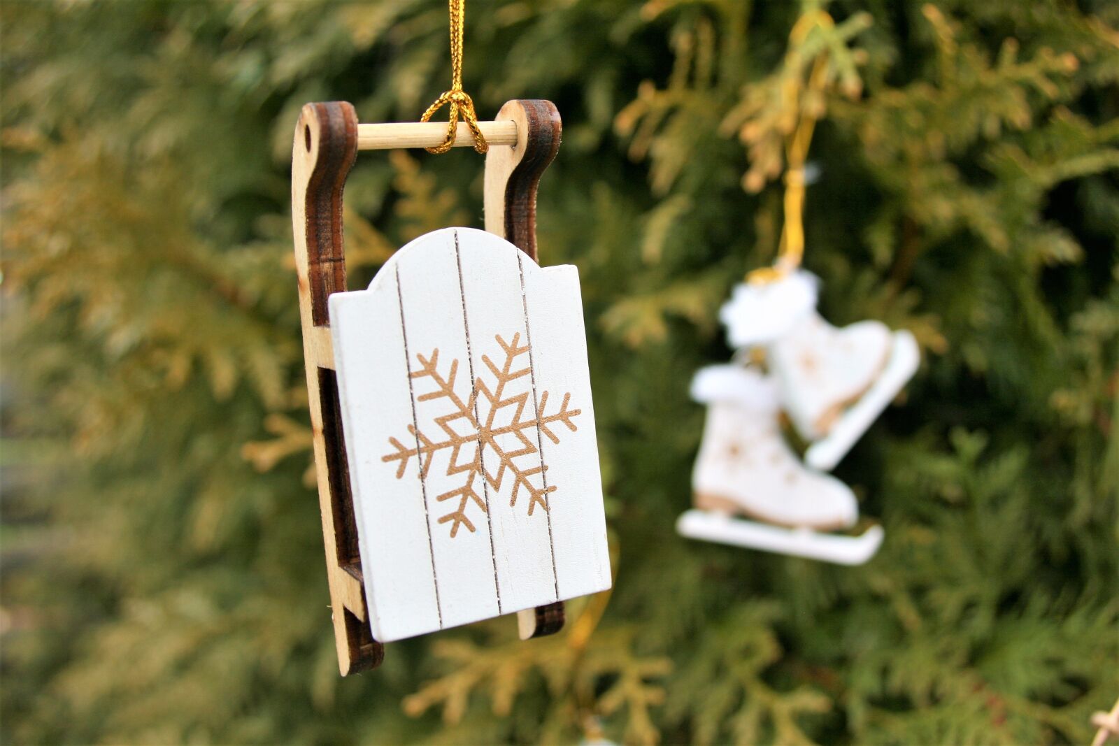 Canon EOS 400D (EOS Digital Rebel XTi / EOS Kiss Digital X) sample photo. Christmas tree decoration, at photography