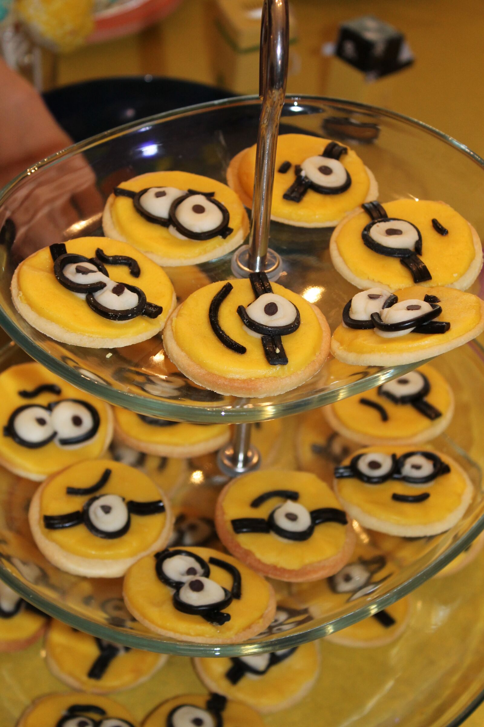 Canon EOS 1100D (EOS Rebel T3 / EOS Kiss X50) sample photo. Cookies, minions, party food photography
